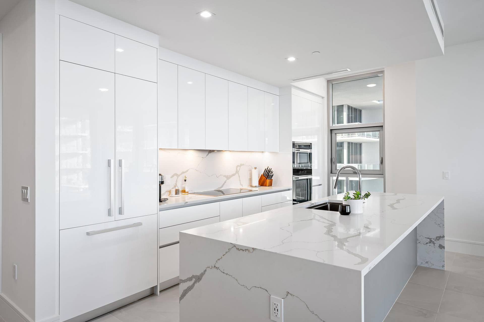 220 Lake Shore Drive, #1802, Lake Park, FL 33403 Kitchen