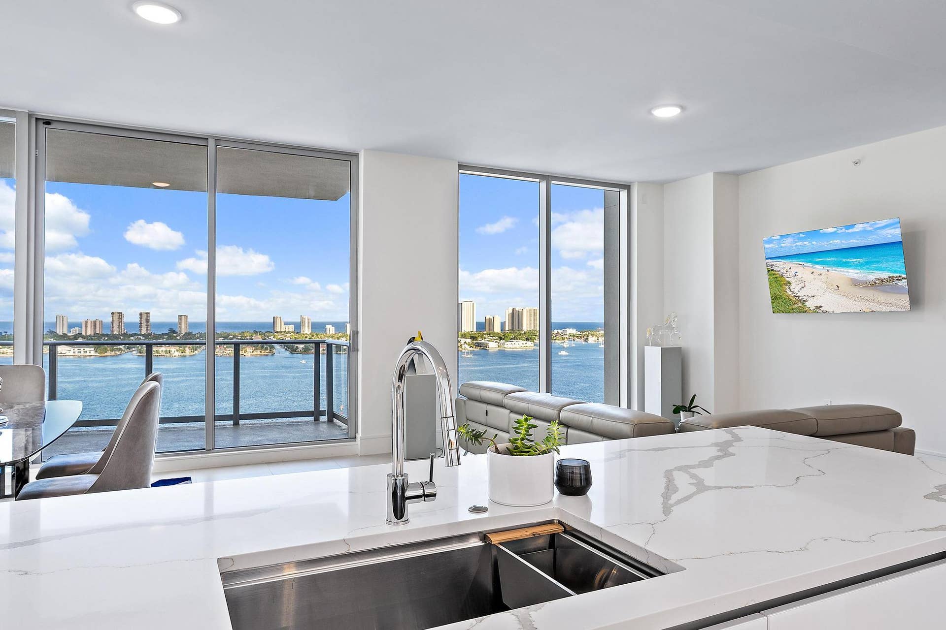 220 Lake Shore Drive, #1802, Lake Park, FL 33403 Kitchen