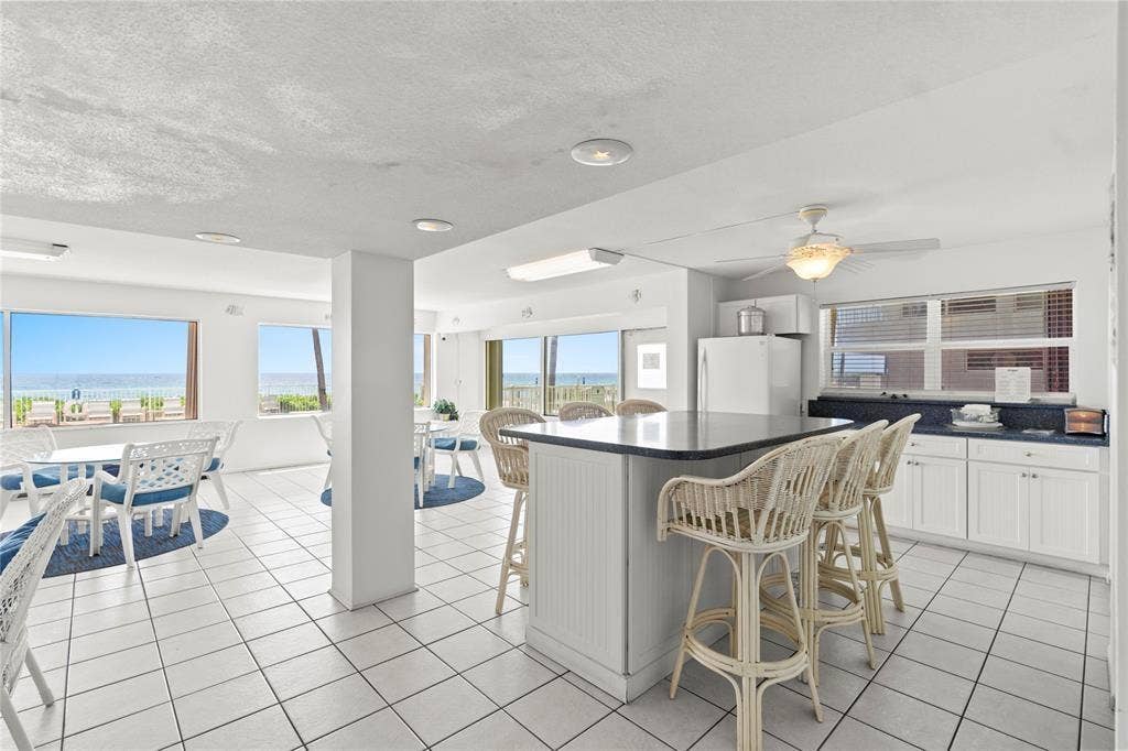 1161 HILLSBORO MILE, #305, Hillsboro Beach, FL 33062 COMMUNITY ROOM