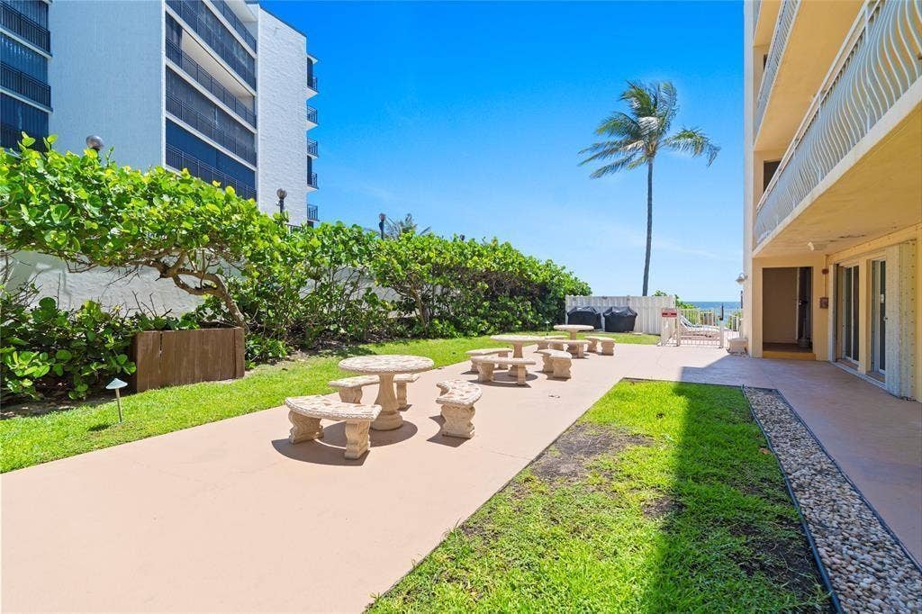 1161 HILLSBORO MILE, #305, Hillsboro Beach, FL 33062 PICNIC AREA