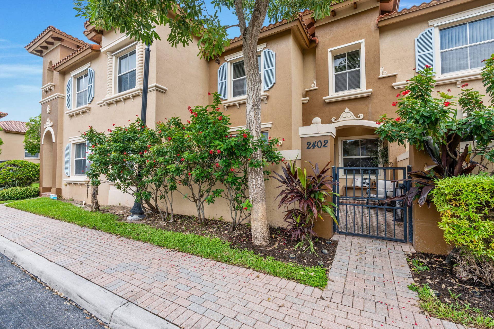 2-web-or-mls-A7408813