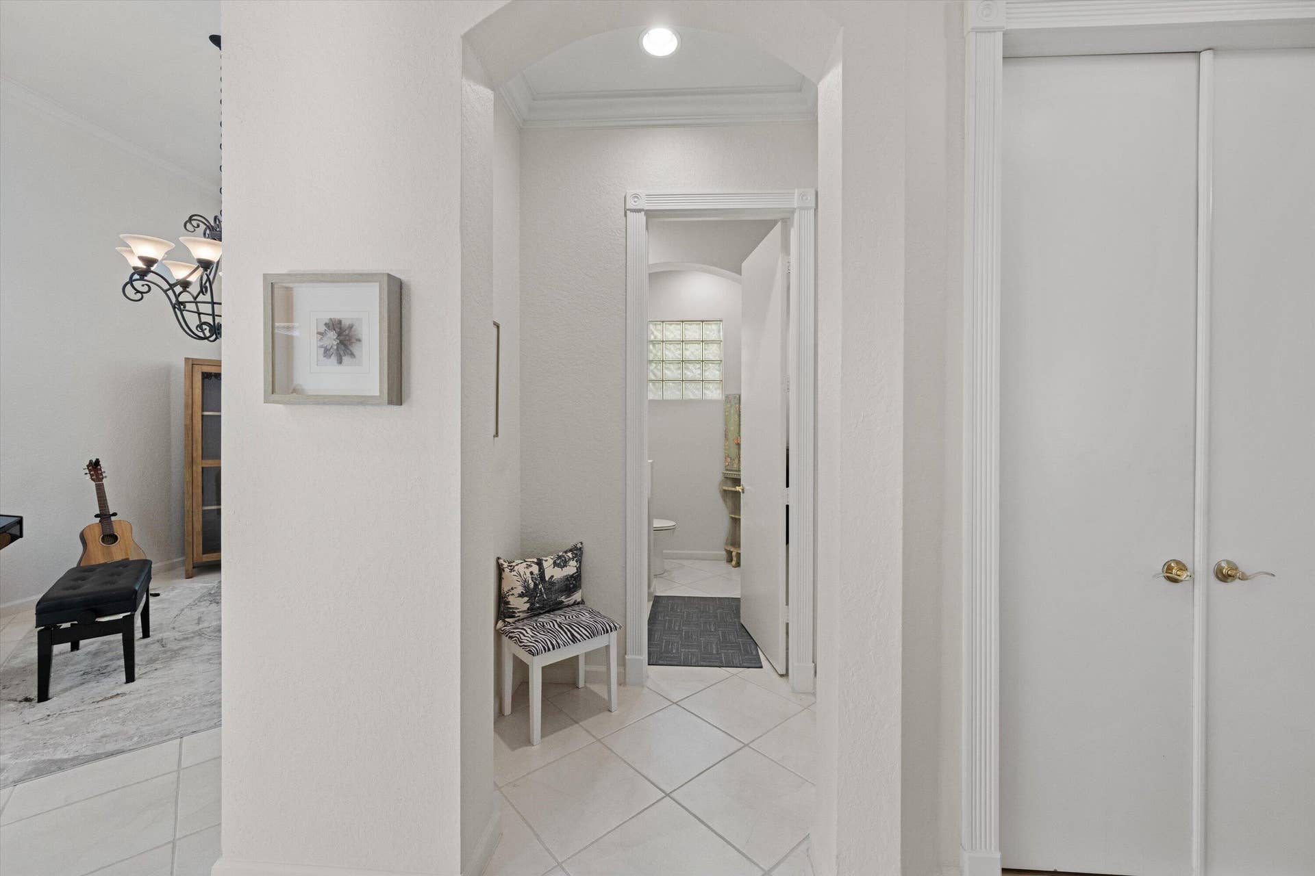 4017 Manchester Lake Drive, Lake Worth, FL 33449 Powder Room