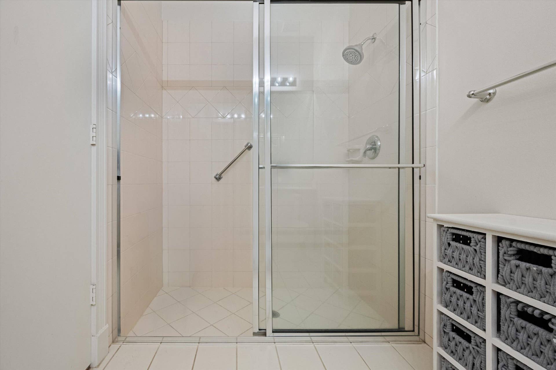4017 Manchester Lake Drive, Lake Worth, FL 33449 Guest Bathroom 2