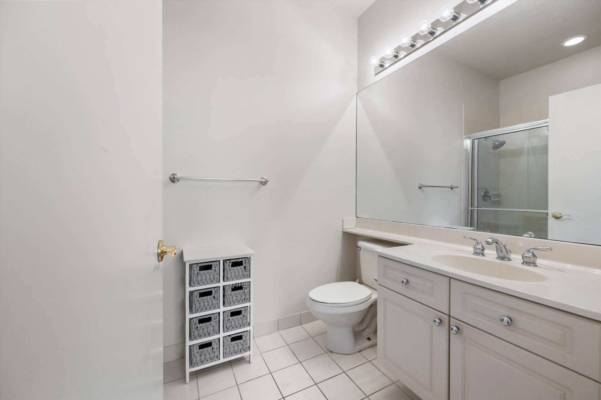 4017 Manchester Lake Drive, Lake Worth, FL 33449 Guest Bathroom 2