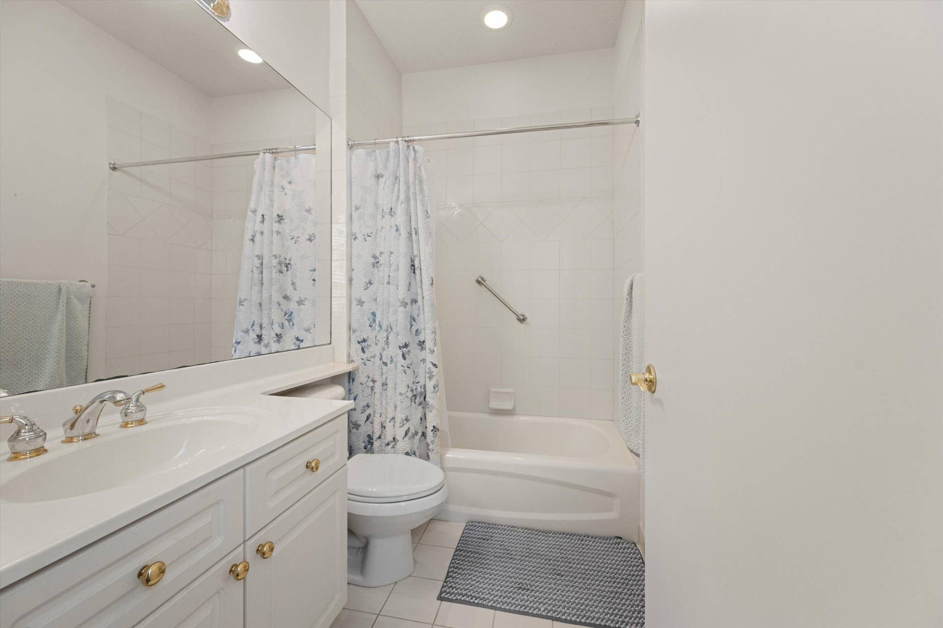4017 Manchester Lake Drive, Lake Worth, FL 33449 Guest Bathroom 1