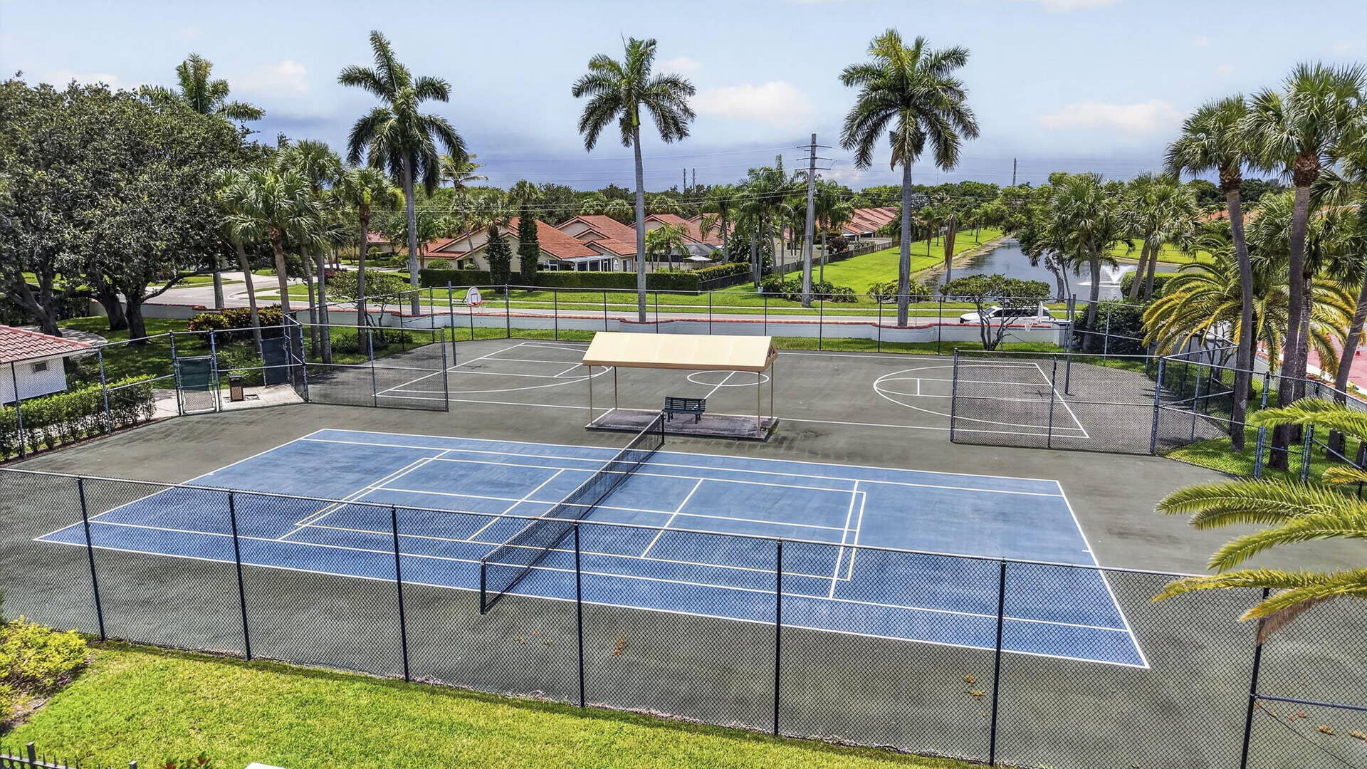 2624 Mohawk Circle, West Palm Beach, FL 33409 Tennis & Pickle Ball Courts
