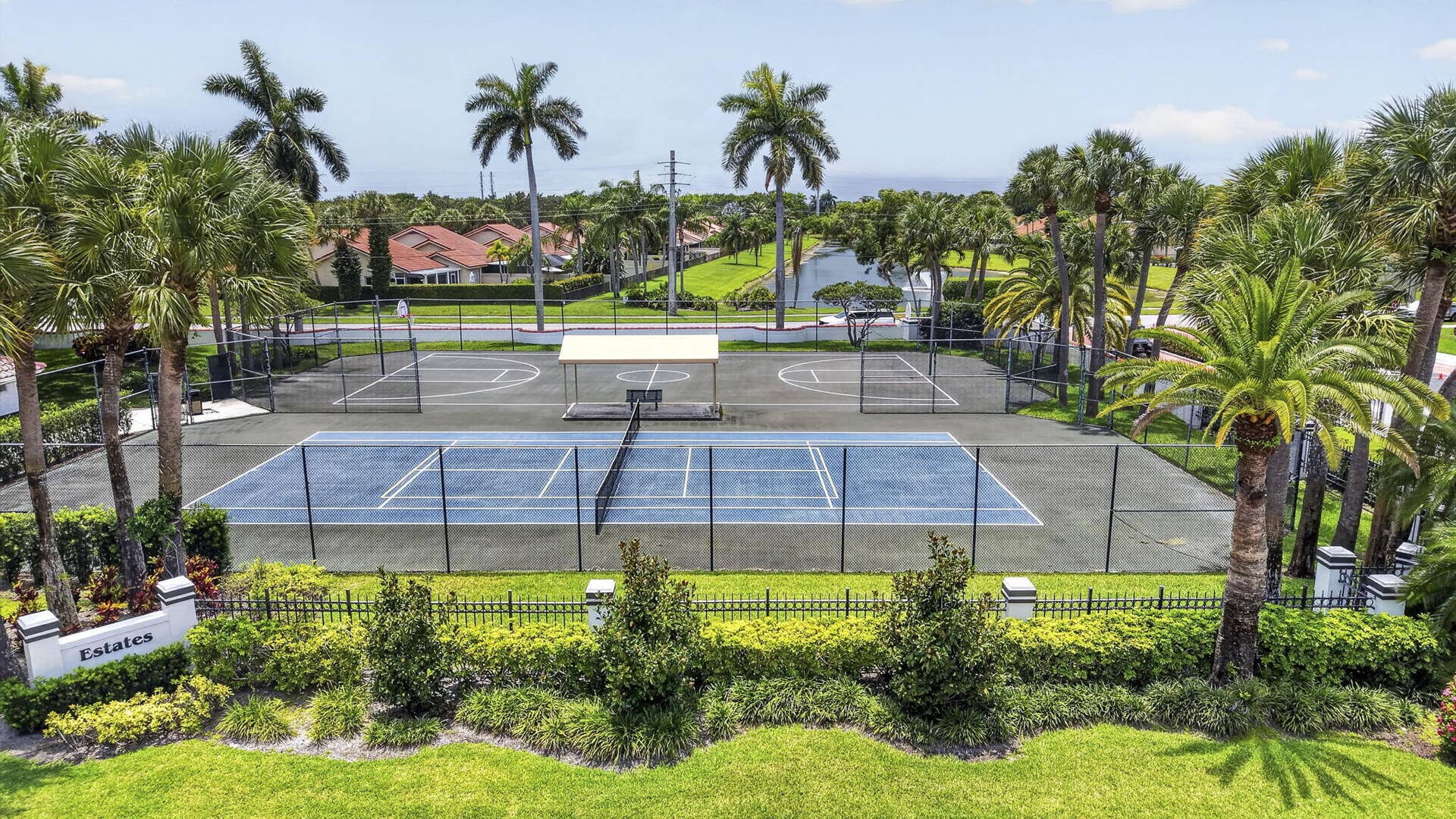2624 Mohawk Circle, West Palm Beach, FL 33409 Tennis & Pickle Ball Courts