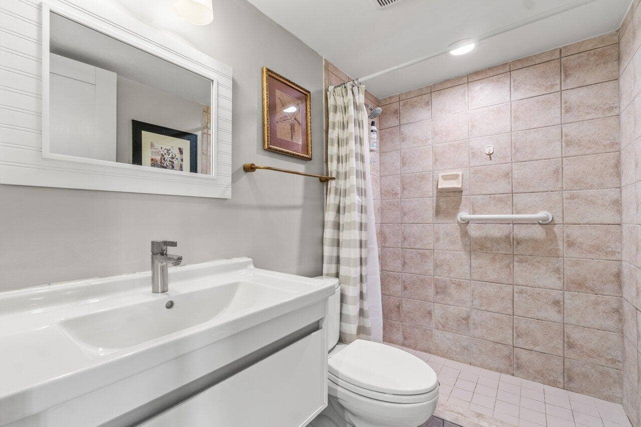 5600 N FLAGLER Drive, #PH108, West Palm Beach, FL 33407 NEW 019-5600NorthFlaglerDrive-WestPalmBe