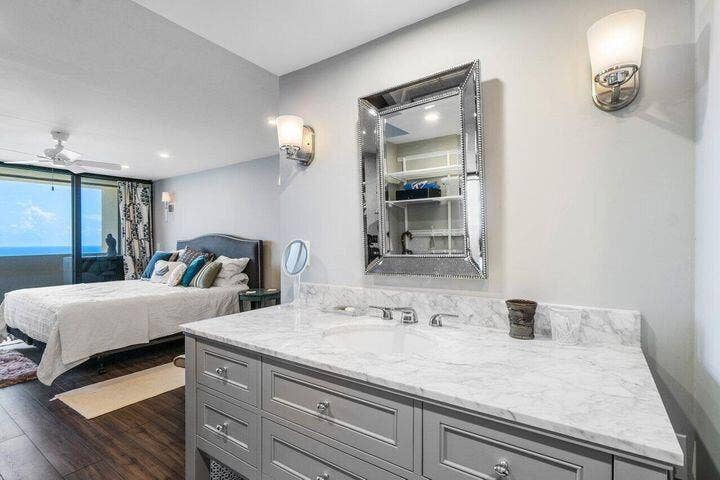 5600 N FLAGLER Drive, #PH108, West Palm Beach, FL 33407 8