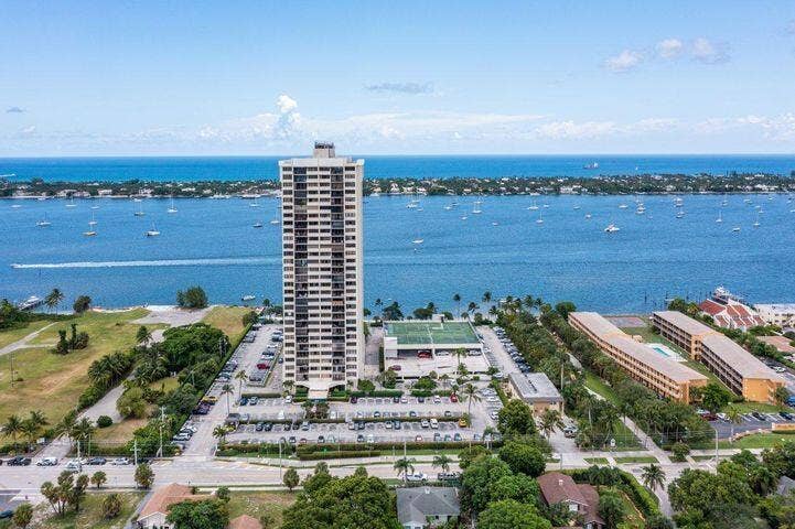 5600 N FLAGLER Drive, #PH108, West Palm Beach, FL 33407 B1