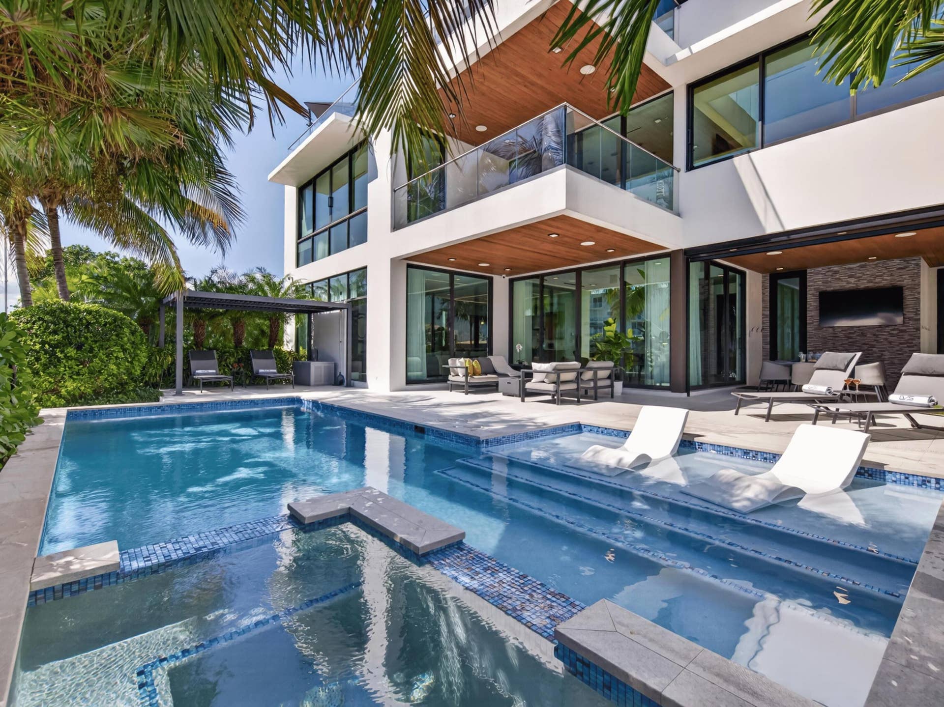 1736 SE 14TH Street, Fort Lauderdale, Fort Lauderdale, FL 33316 Villa Jade Heated Pool / Spa