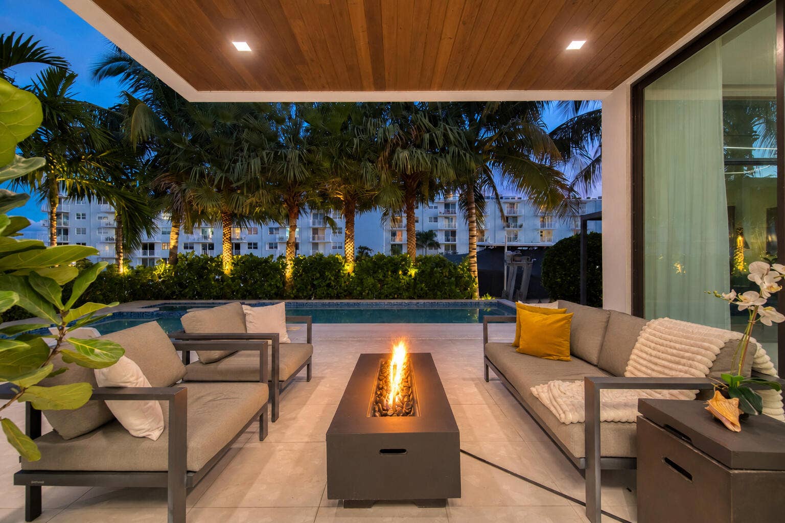 1736 SE 14TH Street, Fort Lauderdale, Fort Lauderdale, FL 33316 LVS - Villa Jade Twilights-15-flame