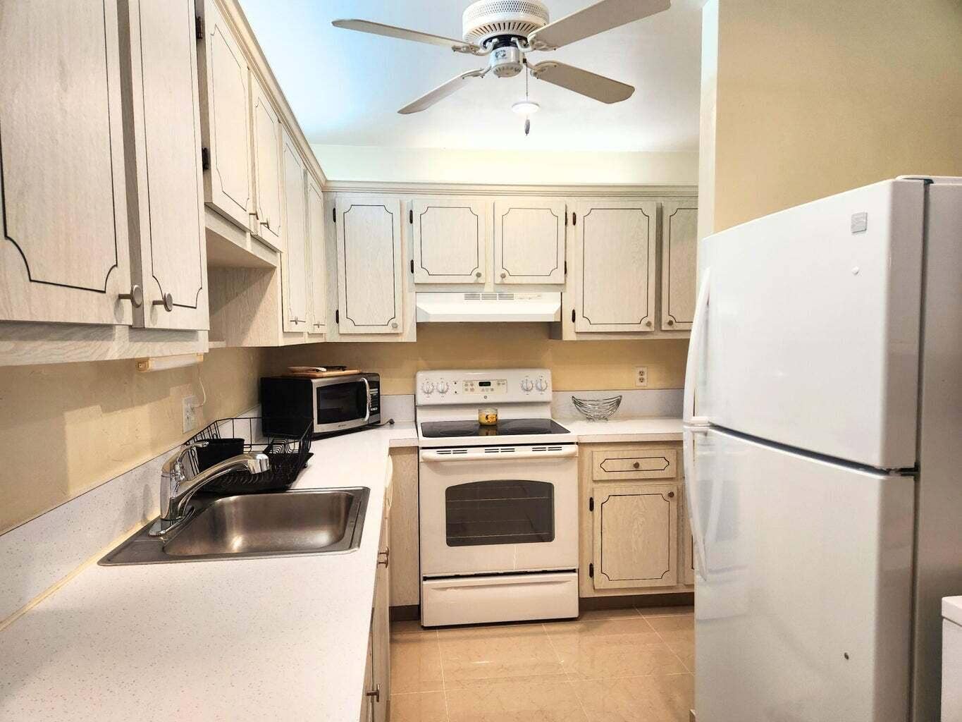 2920 SW 15TH Street, #202, Delray Beach, FL 33445 Kitchen