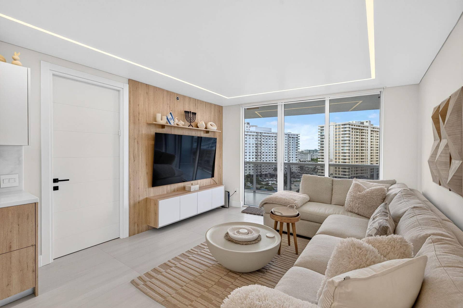 1800 S Ocean Drive, #806, Hallandale Beach, FL 33009 Barbuzzi 7-web-or-mls-699A4545