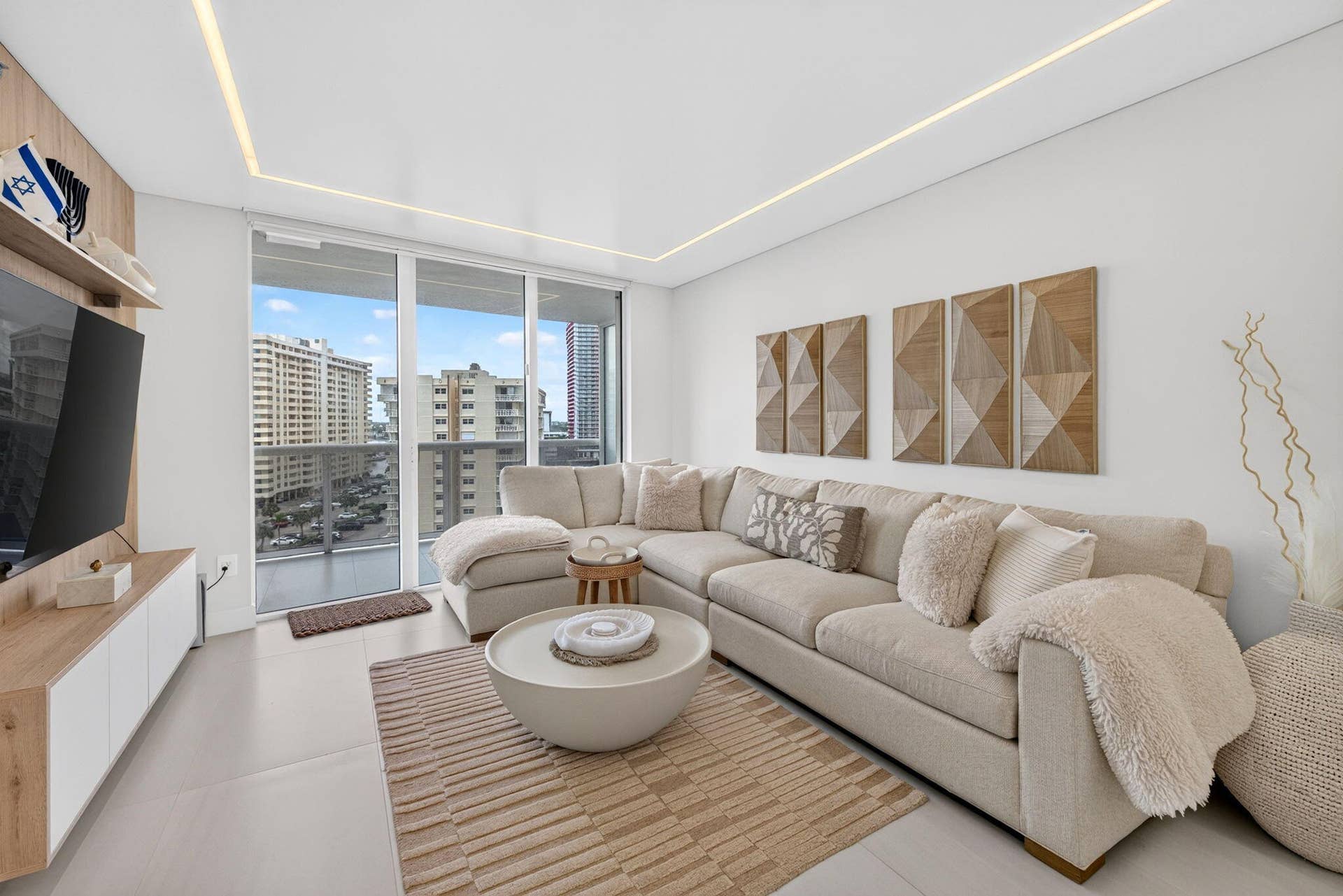 1800 S Ocean Drive, #806, Hallandale Beach, FL 33009 Barbuzzi 6-web-or-mls-699A4520