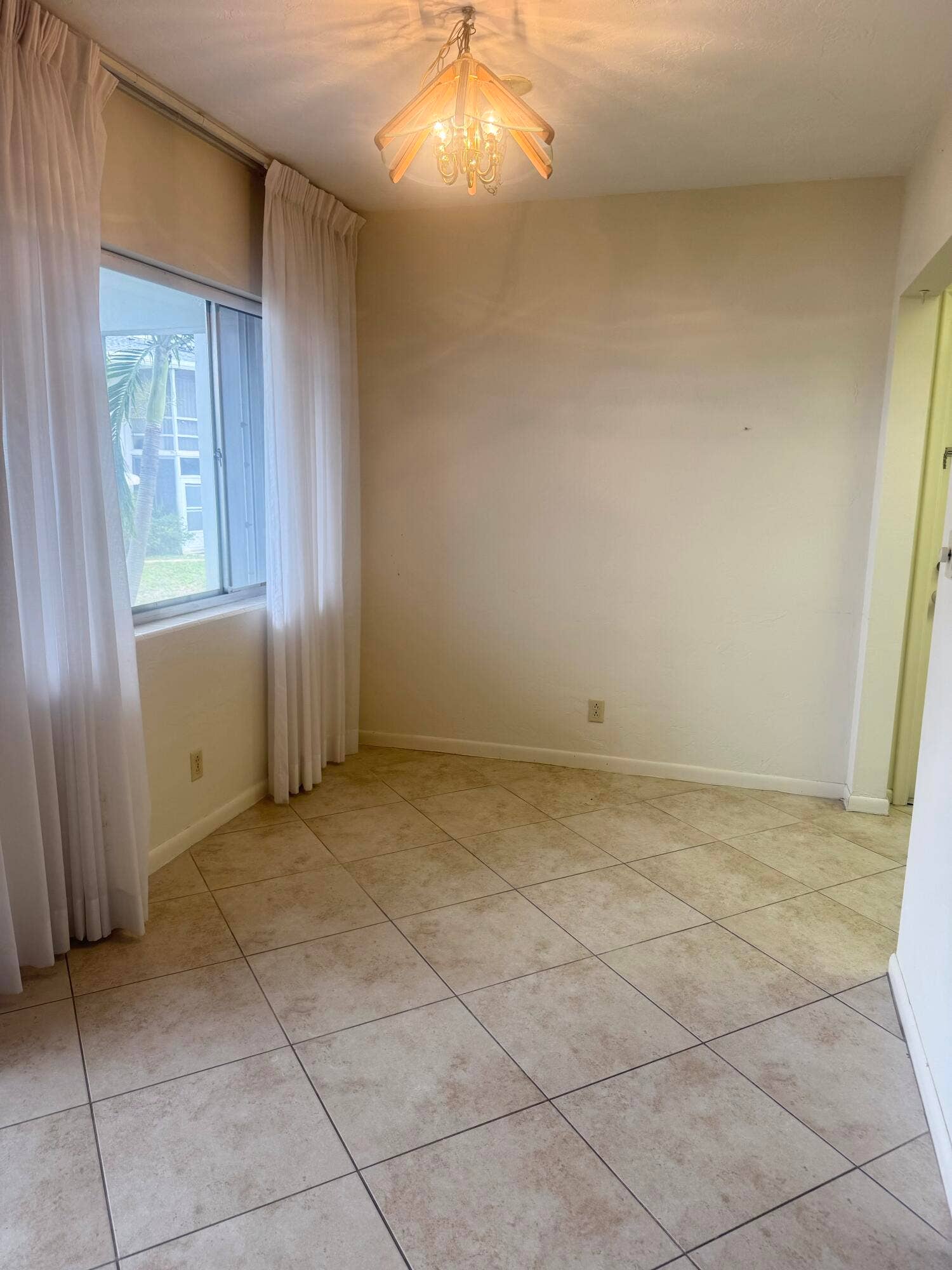 2381 SUNSET Avenue, #117, Lake Worth Beach, FL 33461 DINING AREA
