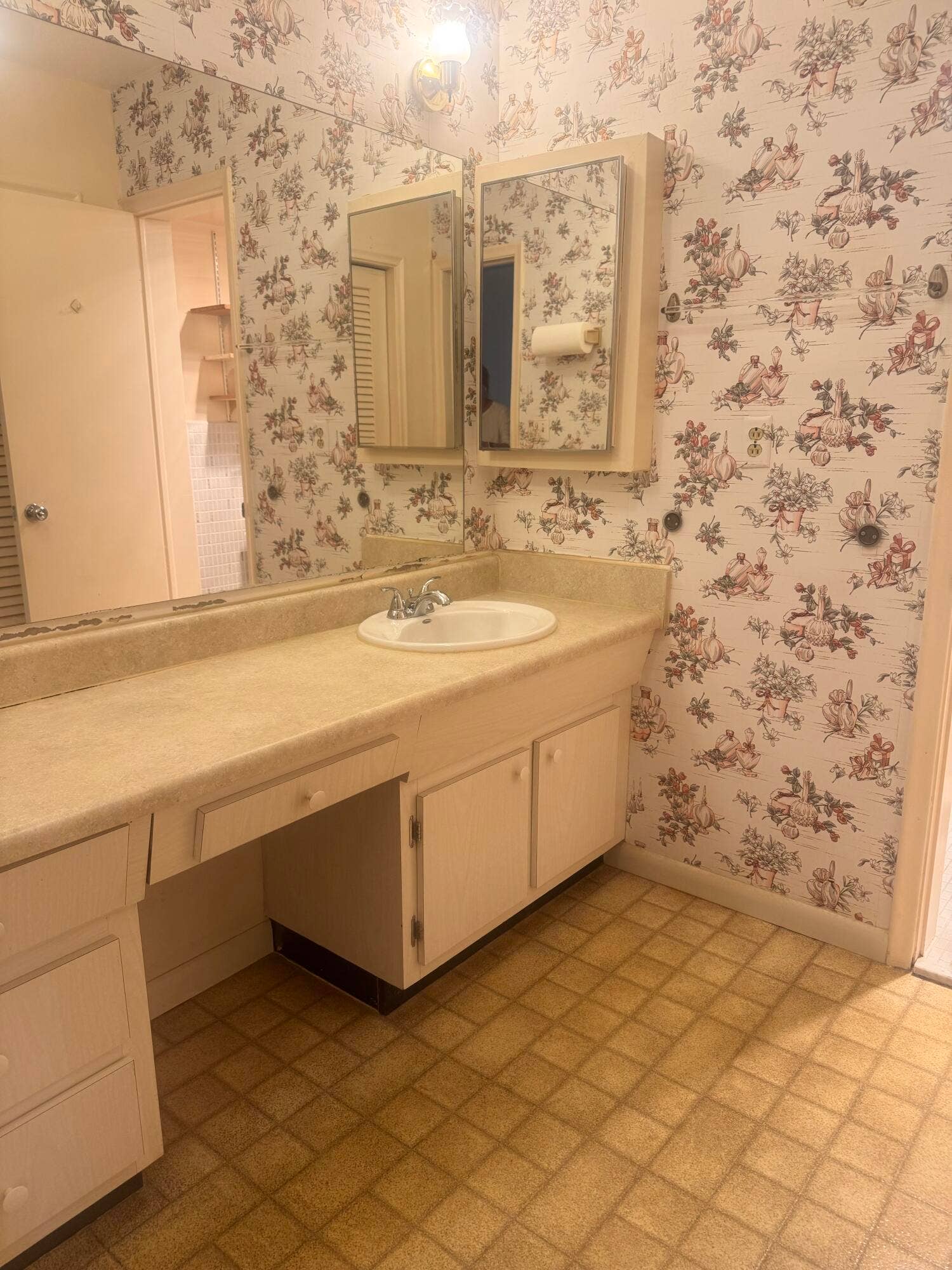 2381 SUNSET Avenue, #117, Lake Worth Beach, FL 33461 BATH TWO