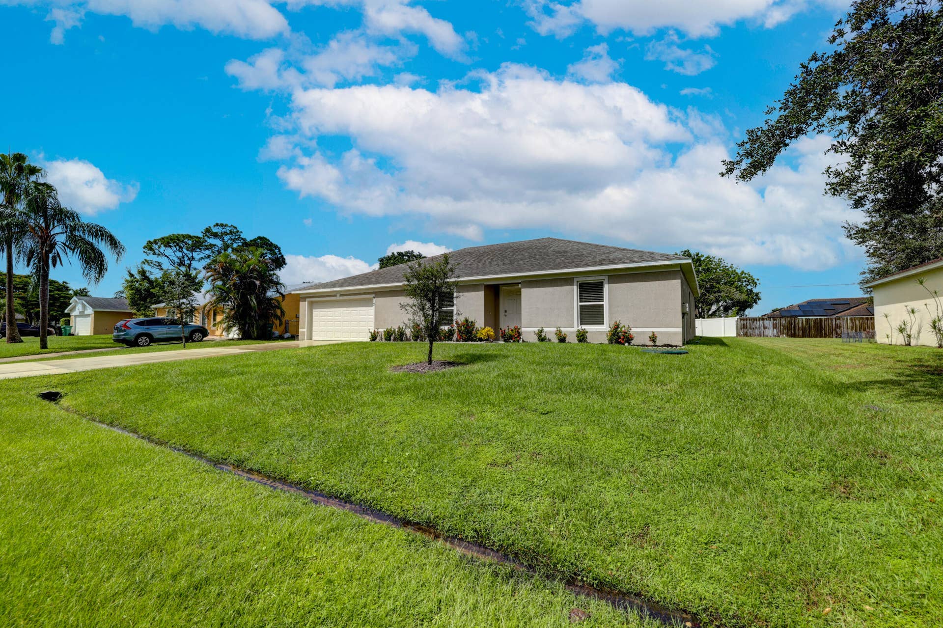 917 SE CARAVAN Avenue, Port St Lucie, FL 34983 02_632a8062_3_4_5_6