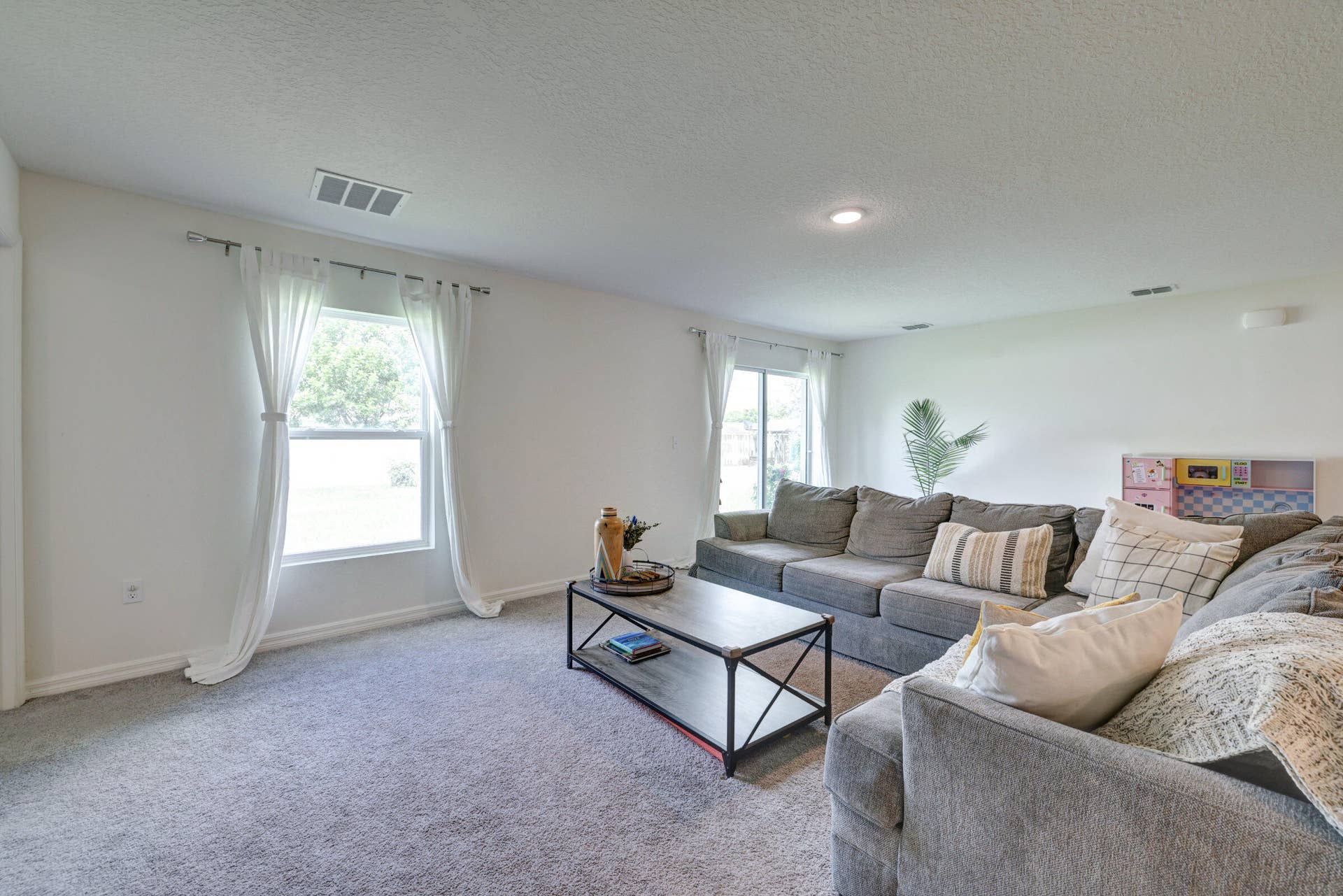 917 SE CARAVAN Avenue, Port St Lucie, FL 34983 13_632a8122_3_4_5_6