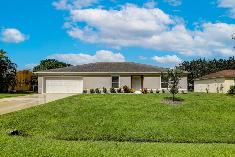 Property photo for 917 SE CARAVAN Avenue, Port St Lucie, FL