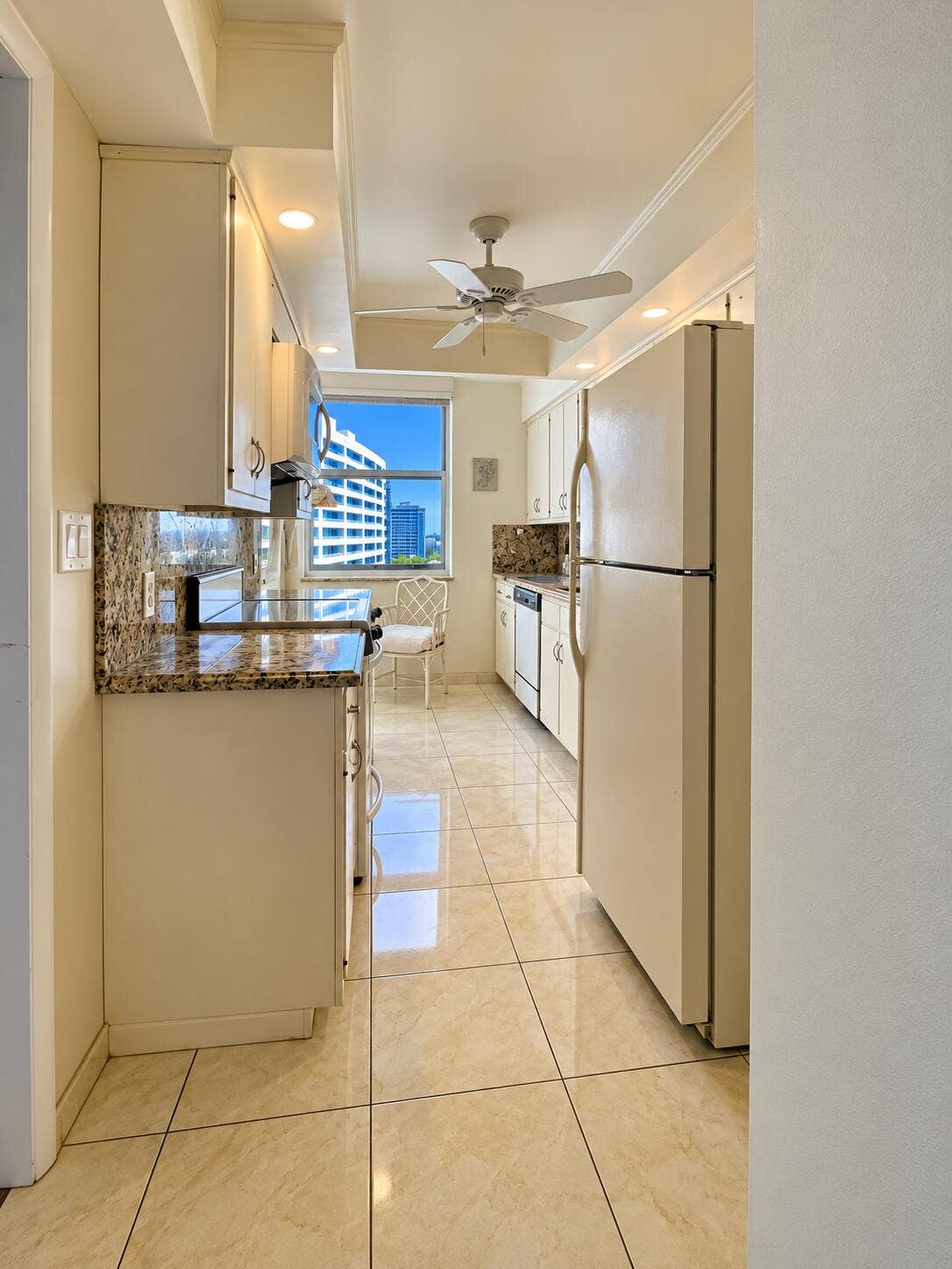 1200 S Ocean Boulevard, #11E, Boca Raton, FL 33432 Kitchen 2