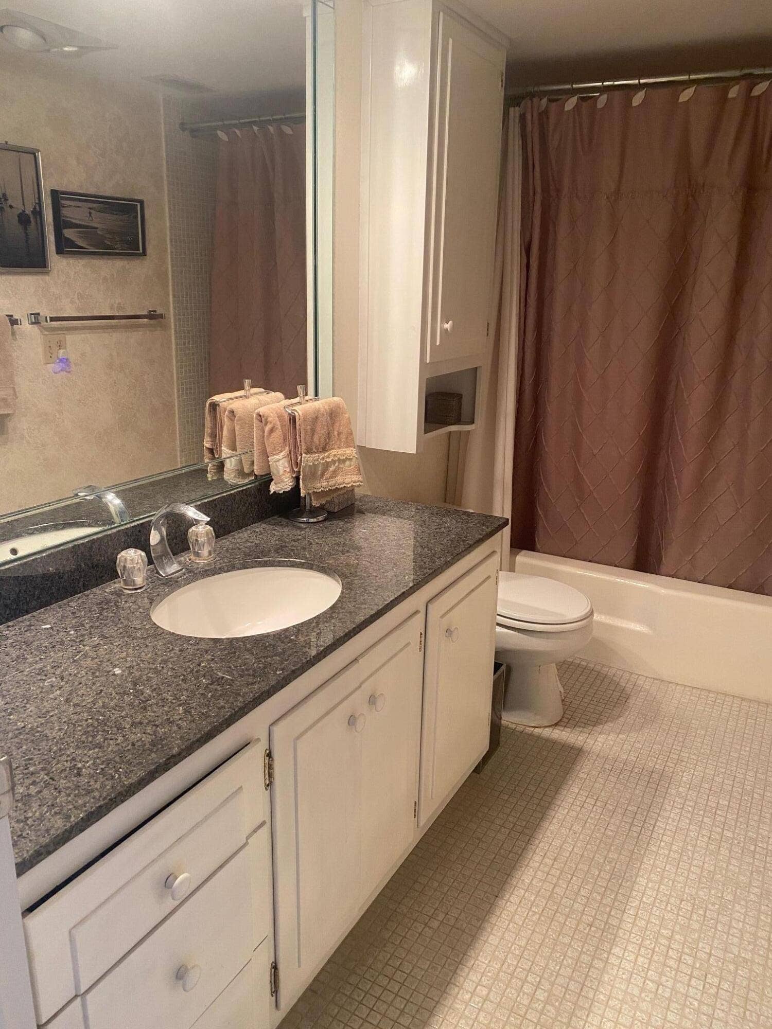 1200 S Ocean Boulevard, #11E, Boca Raton, FL 33432 guest bathroom