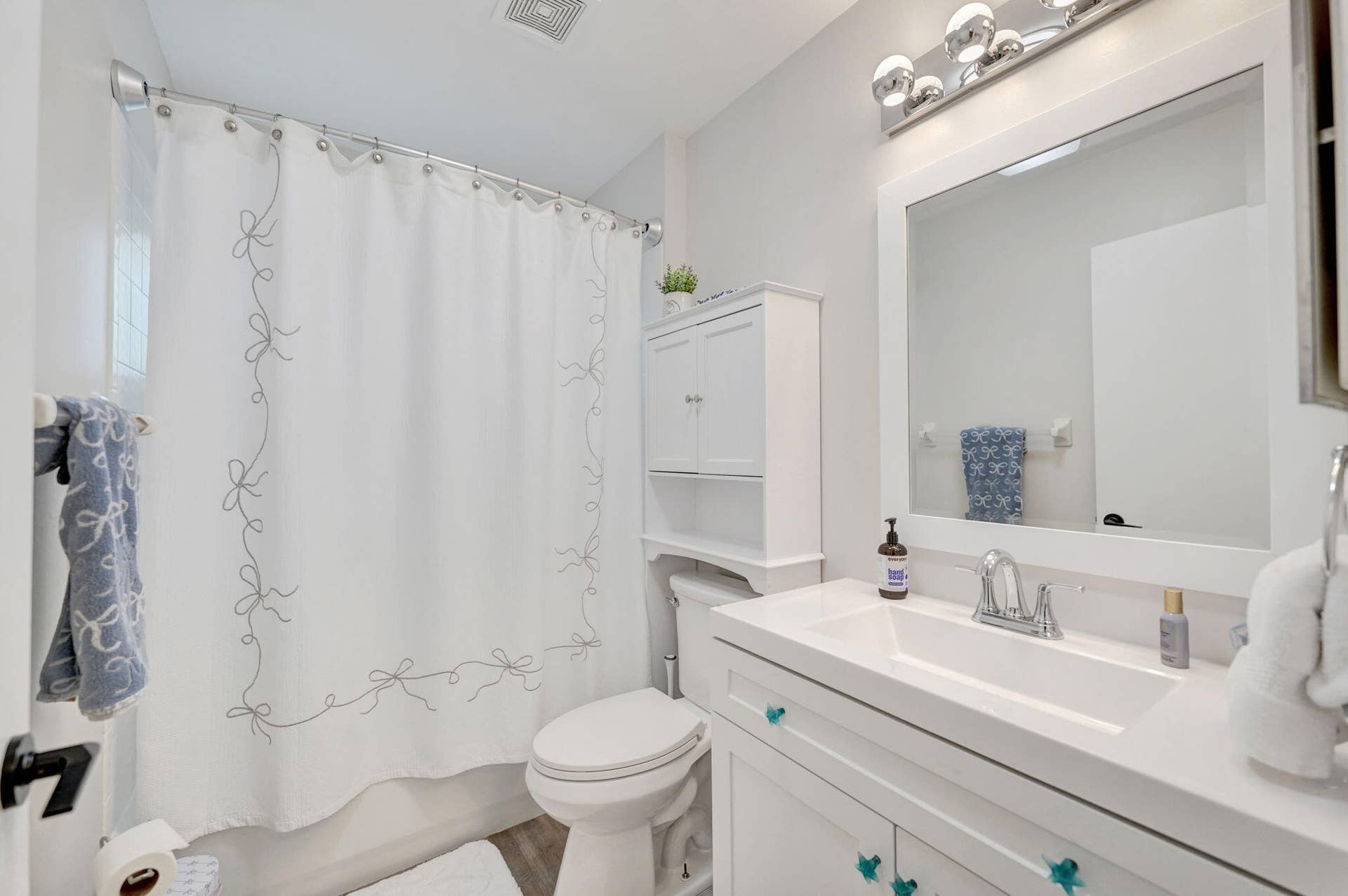 8932 S LAKE PARK Circle S, Davie, FL 33328 44-web-or-mls-DSC04713