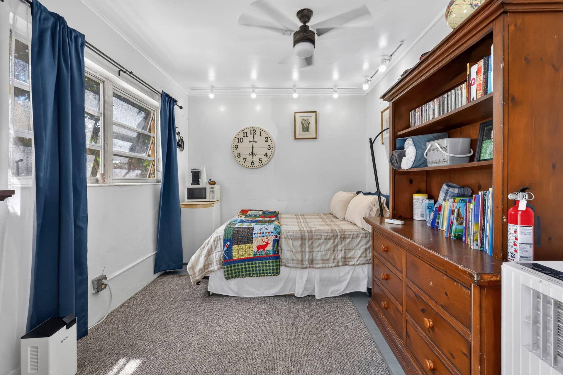 209 S Palmway, Lake Worth Beach, FL 33460 Guest Suite Bedroom