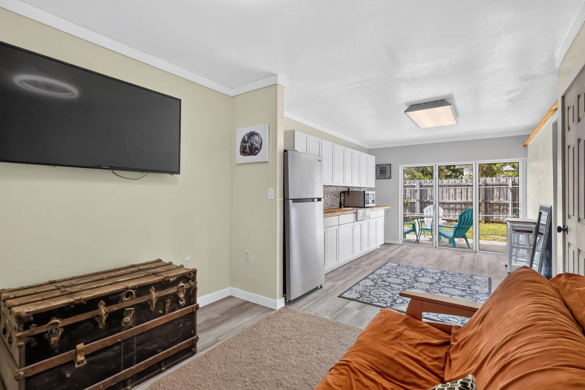 209 S Palmway, Lake Worth Beach, FL 33460 Guest Suite