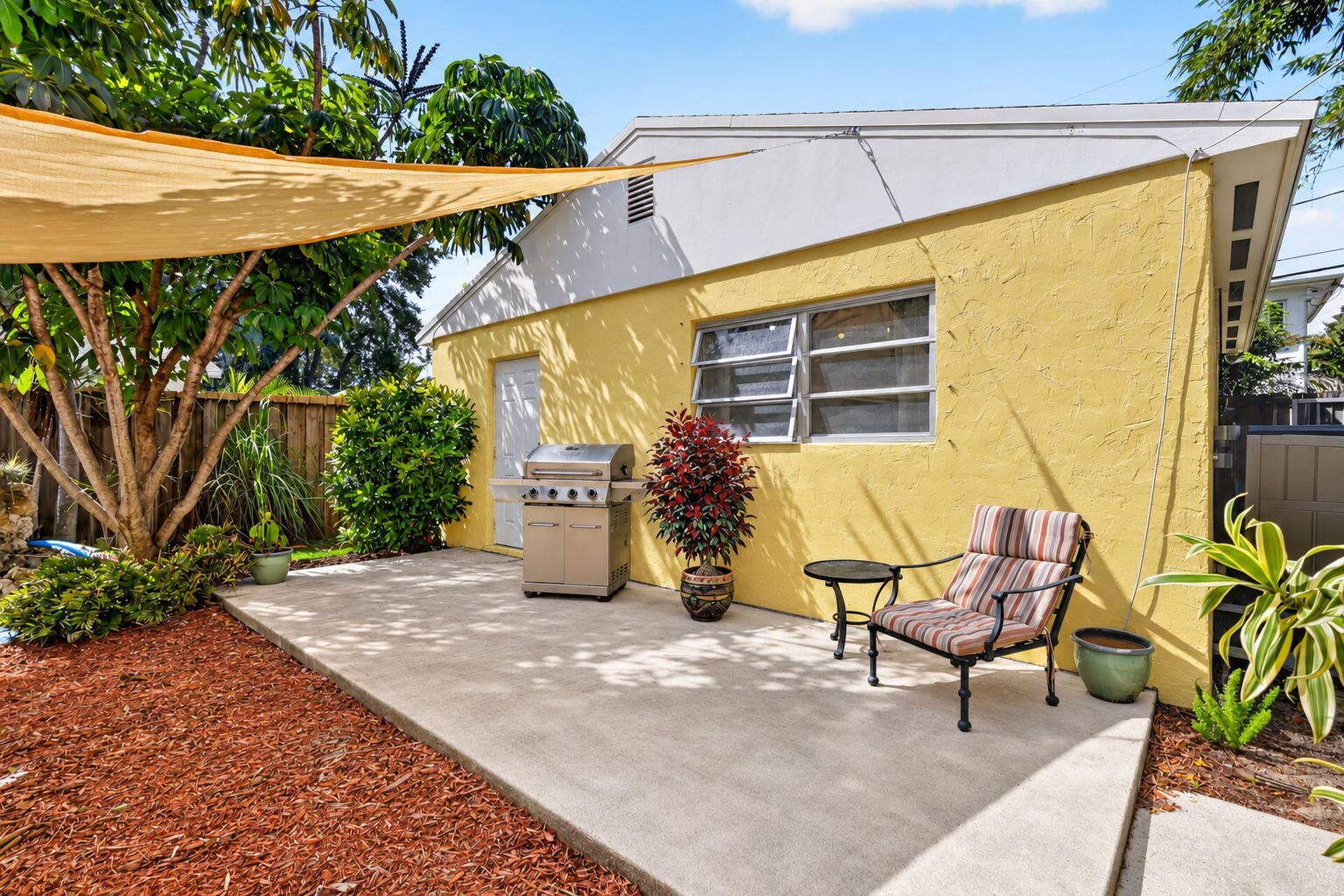 209 S Palmway, Lake Worth Beach, FL 33460 Guest Quarters