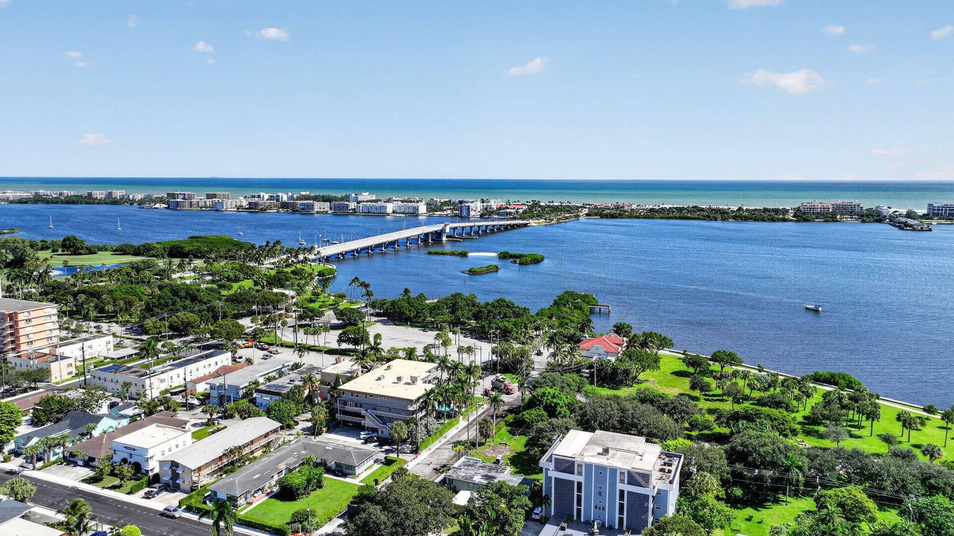 209 S Palmway, Lake Worth Beach, FL 33460 Proximity to Beach