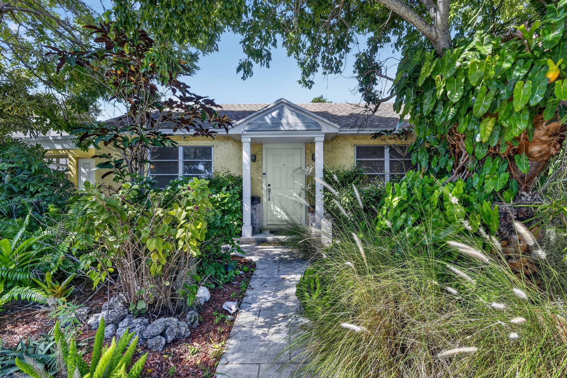 209 S Palmway, Lake Worth Beach, FL 33460 Exterior