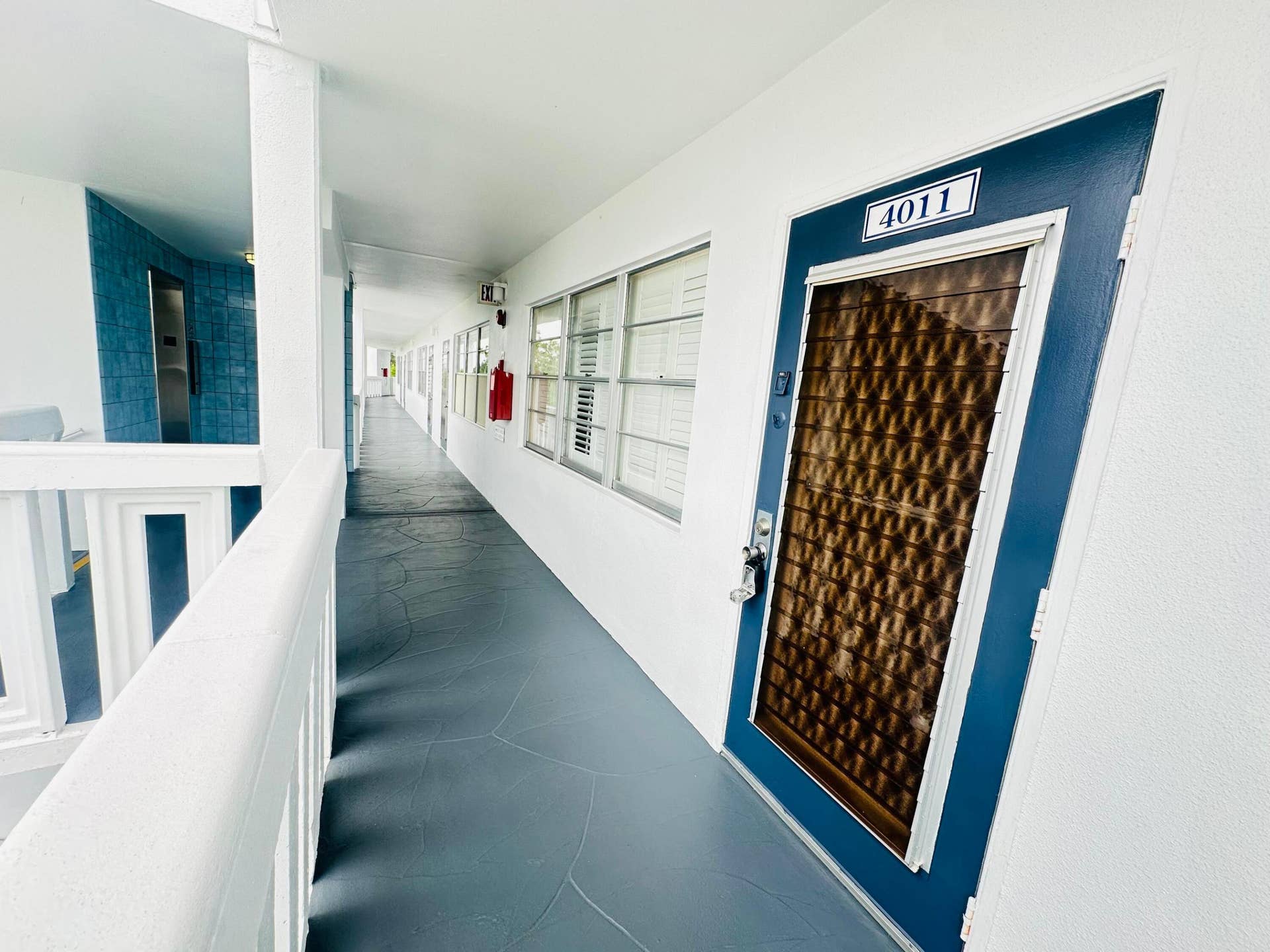 4011 NEWPORT G, Deerfield Beach, FL 33442 Hallway