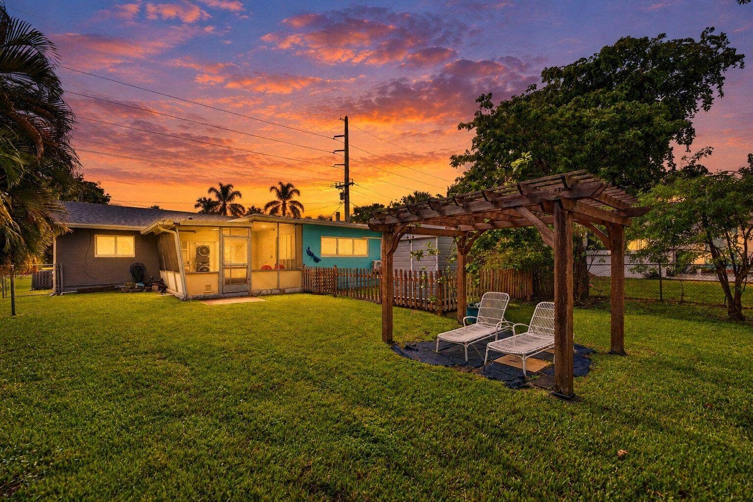 115 SE 2ND Street, #1, Dania Beach, FL 33004 31-web-or-mls-Twilight Backyard