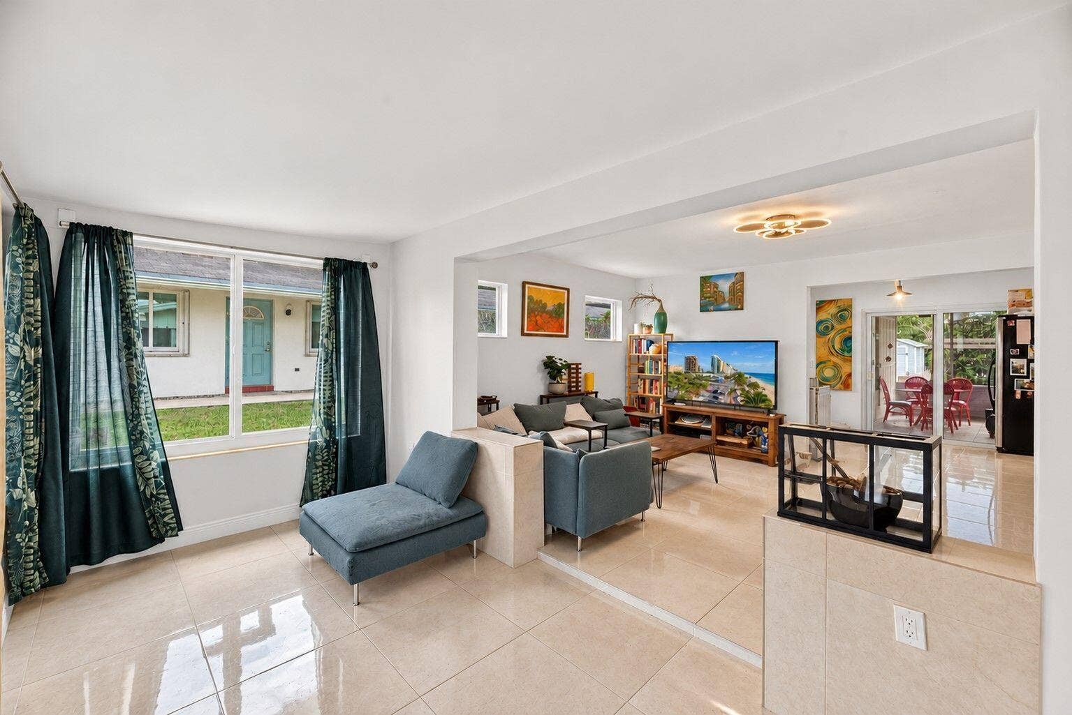 115 SE 2ND Street, #1, Dania Beach, FL 33004 8-web-or-mls-Living room 1