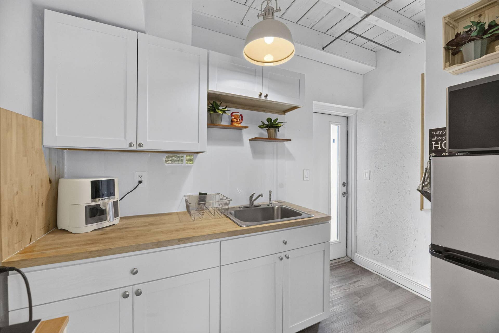 115 SE 2ND Street, #1, Dania Beach, FL 33004 23-web-or-mls-Studio kitchen 2