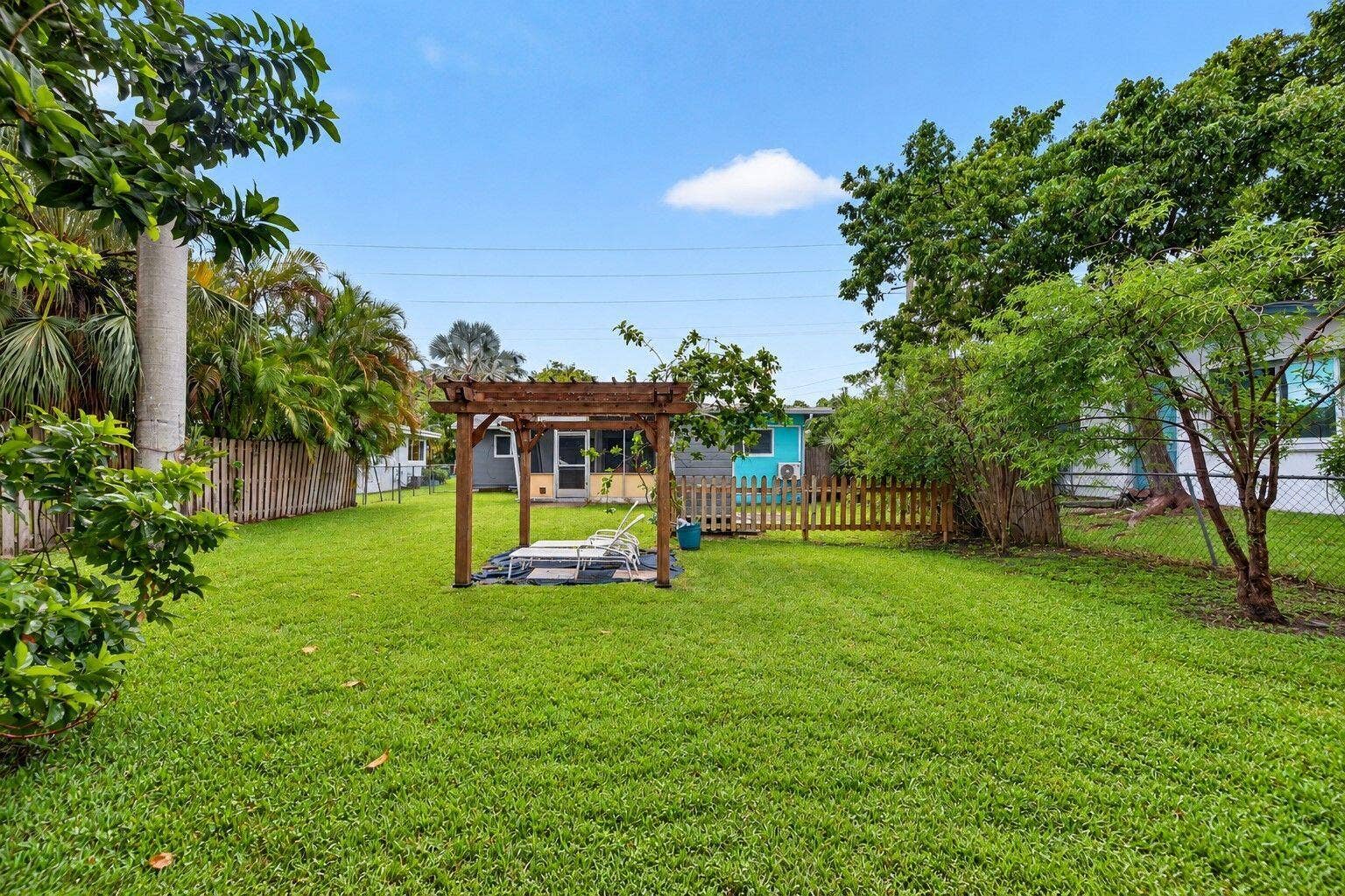 115 SE 2ND Street, #1, Dania Beach, FL 33004 33-web-or-mls-Backyard 3