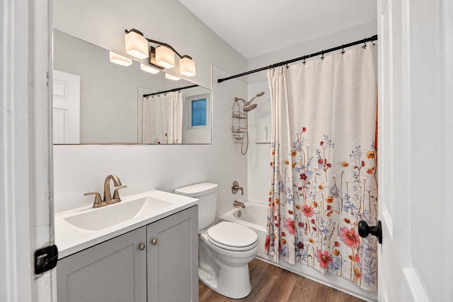 115 SE 2ND Street, #1, Dania Beach, FL 33004 18-web-or-mls-Bathroom