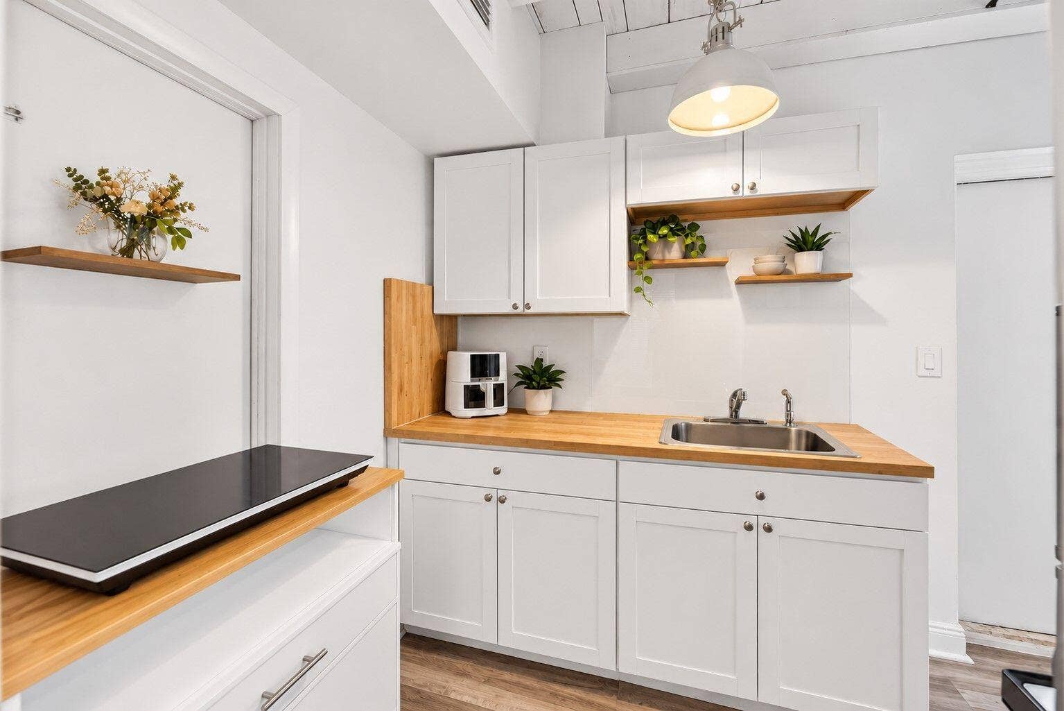 115 SE 2ND Street, #1, Dania Beach, FL 33004 22-web-or-mls-Studio kitchen 1