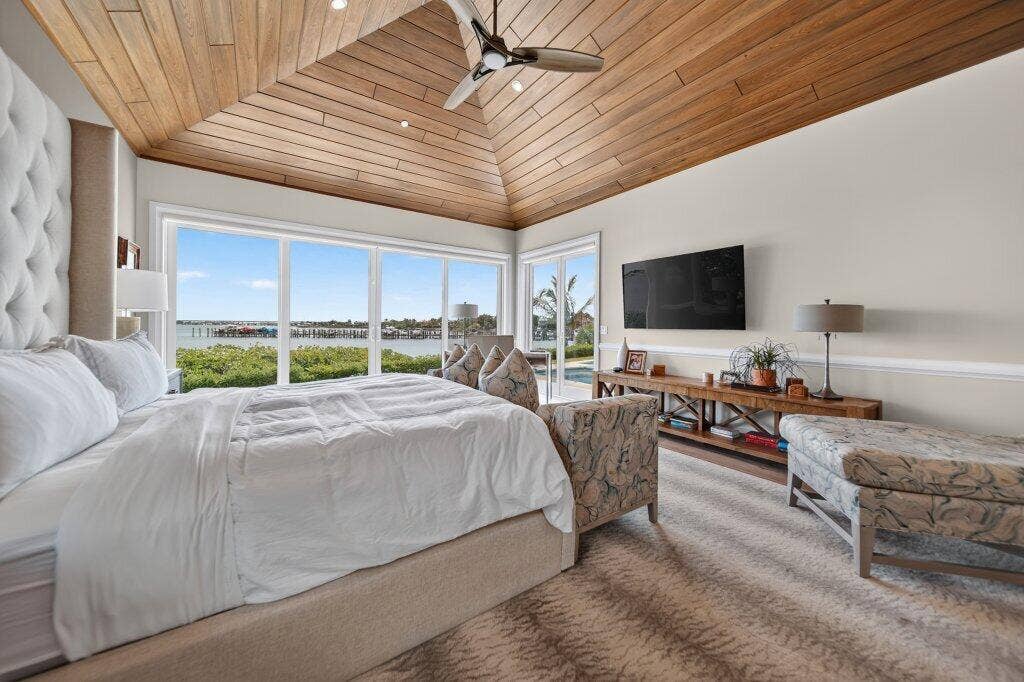 2842 SW RIVERS END Way, Palm City, FL 34990 primarysuite1b.jpg-SMALL