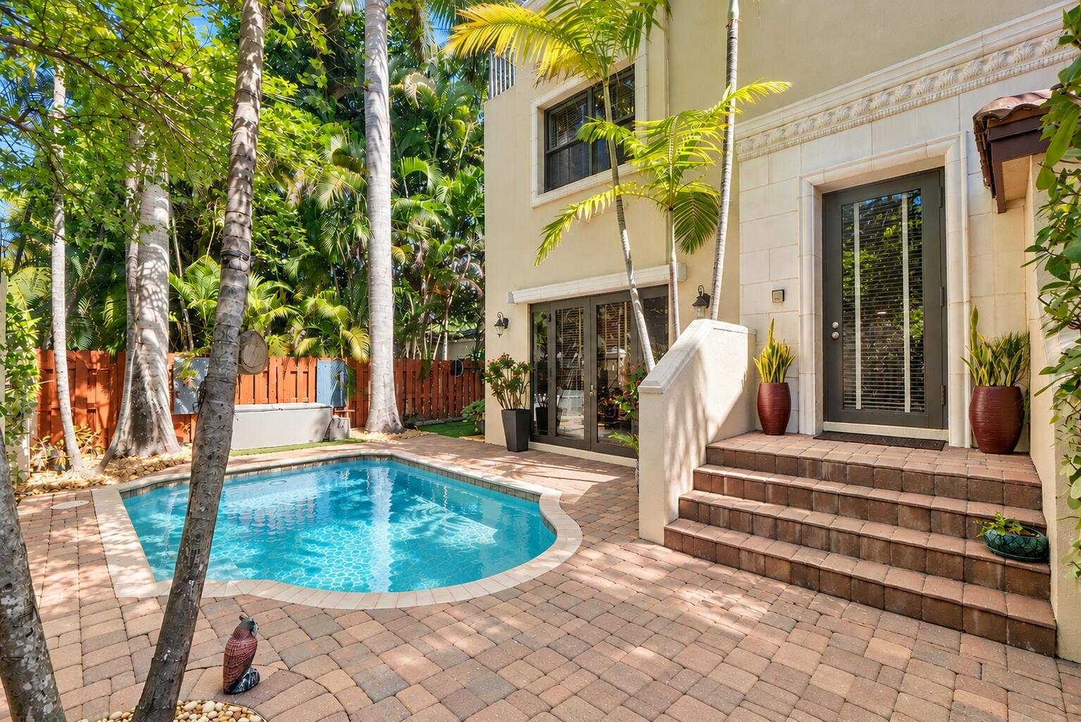 430 NE 7TH Avenue, #430, Fort Lauderdale, FL 33301 Pool