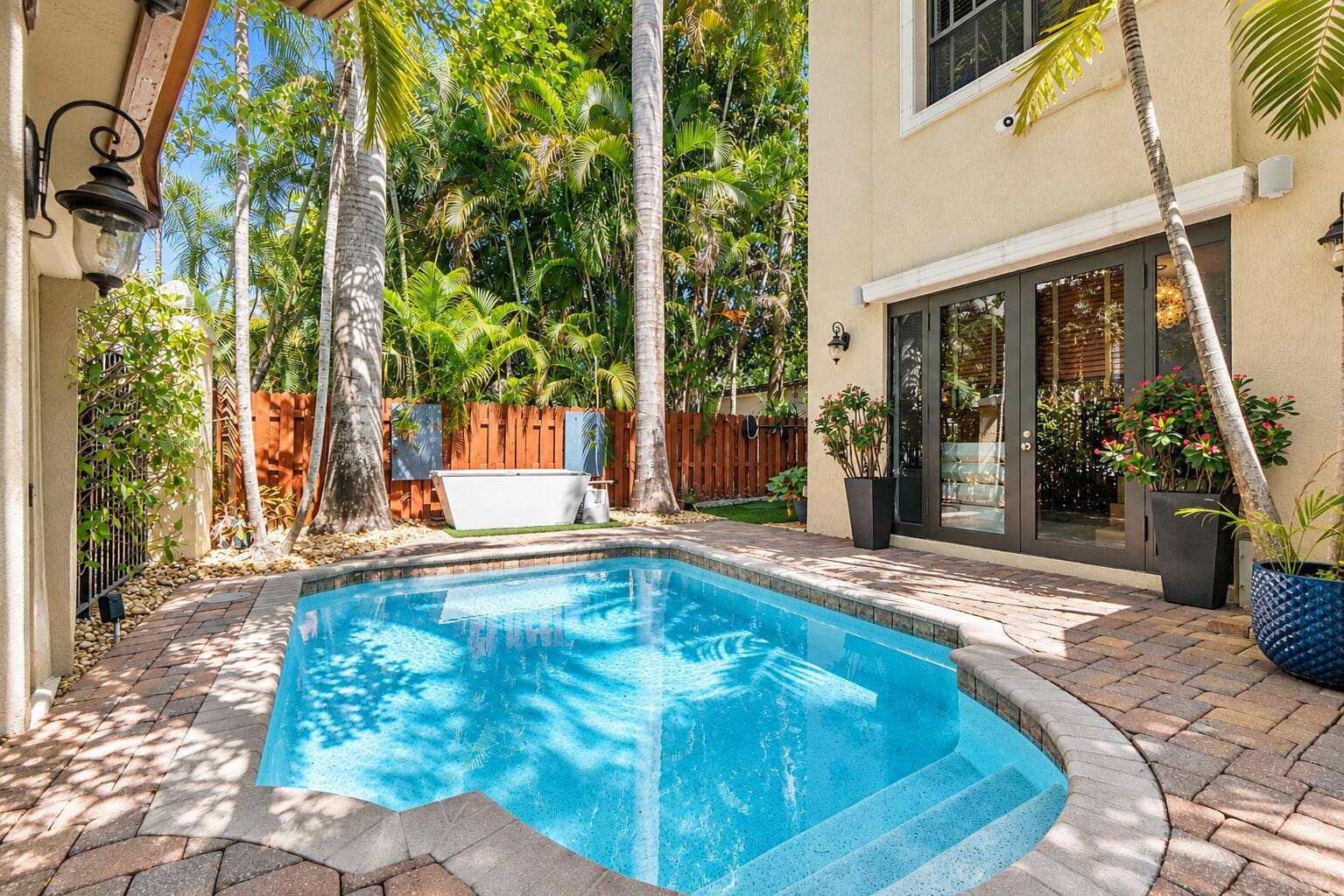 430 NE 7TH Avenue, #430, Fort Lauderdale, FL 33301 Pool