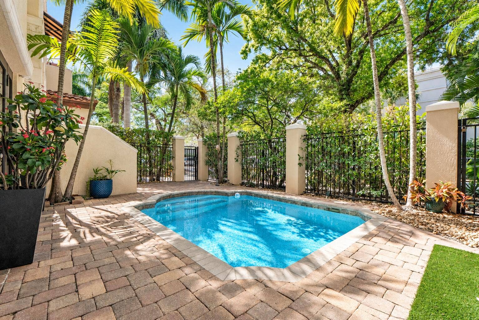 430 NE 7TH Avenue, #430, Fort Lauderdale, FL 33301 Pool