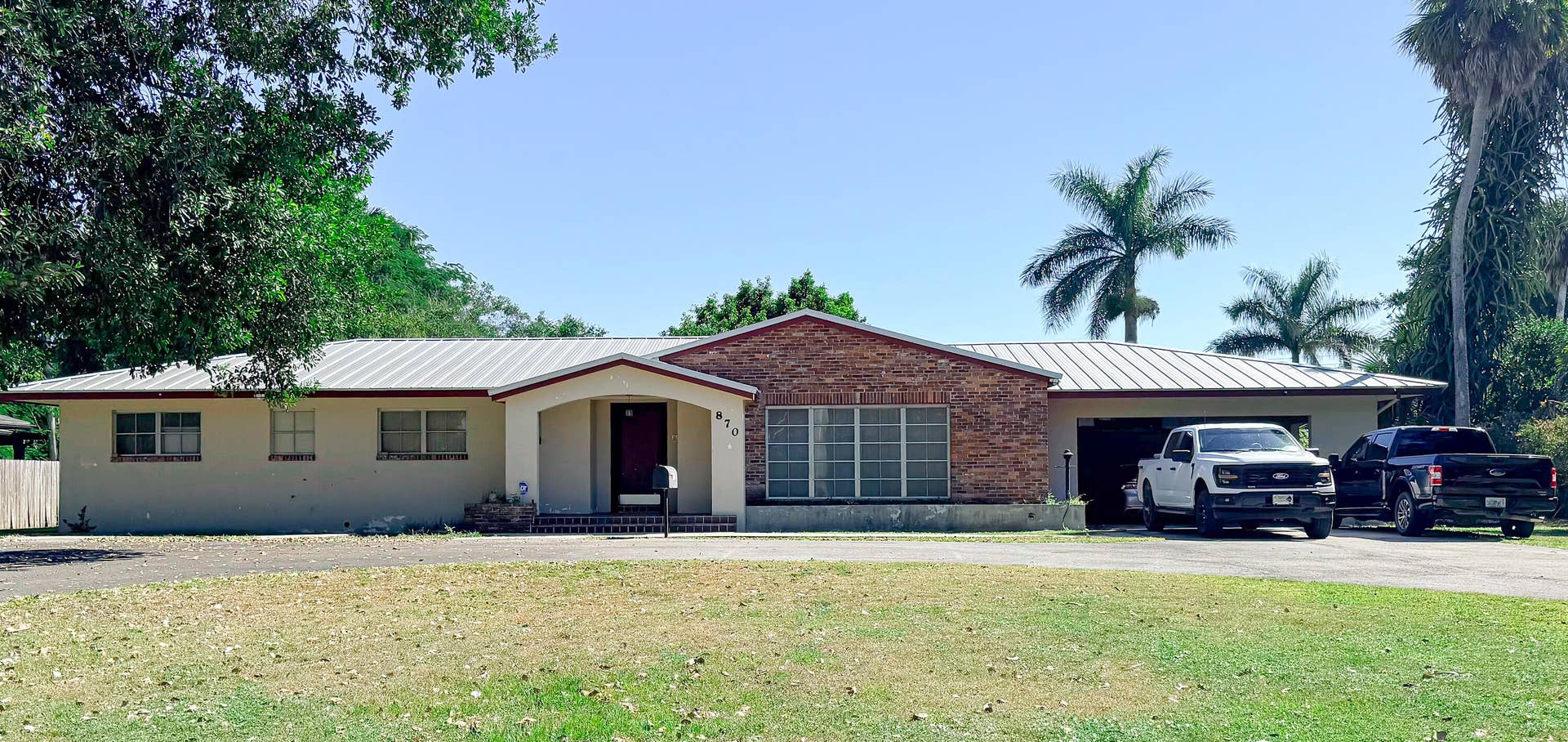870 E Main Street, Pahokee, FL 33476 Front house