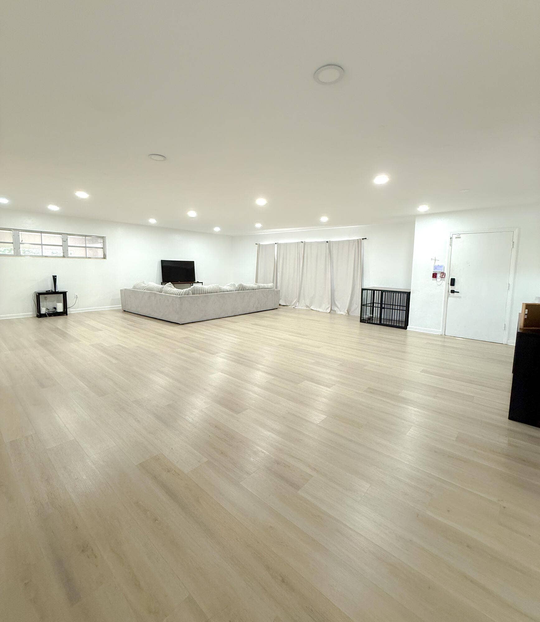 870 E Main Street, Pahokee, FL 33476 livingroom-2