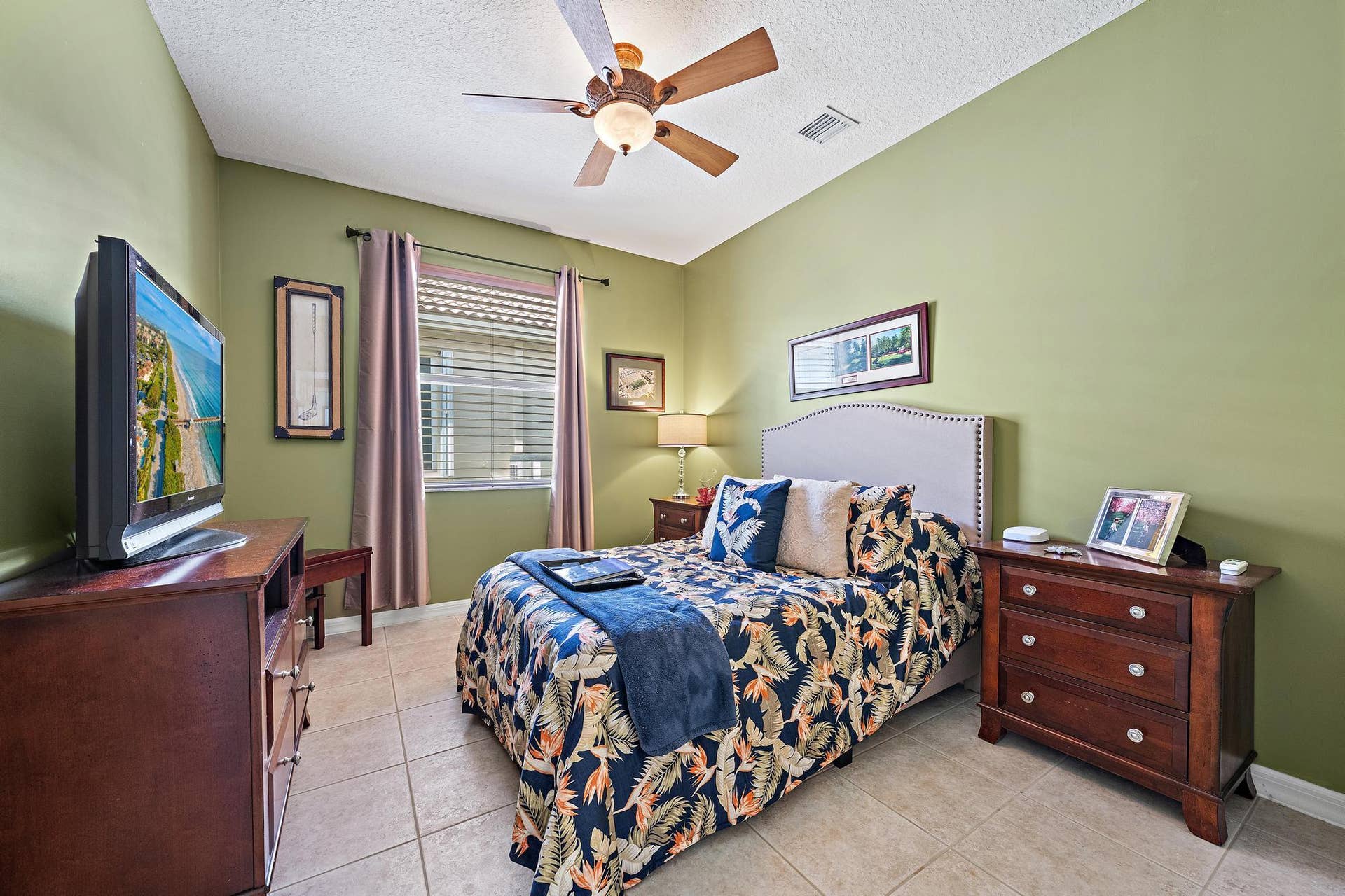 Large and bright guest bedroom
