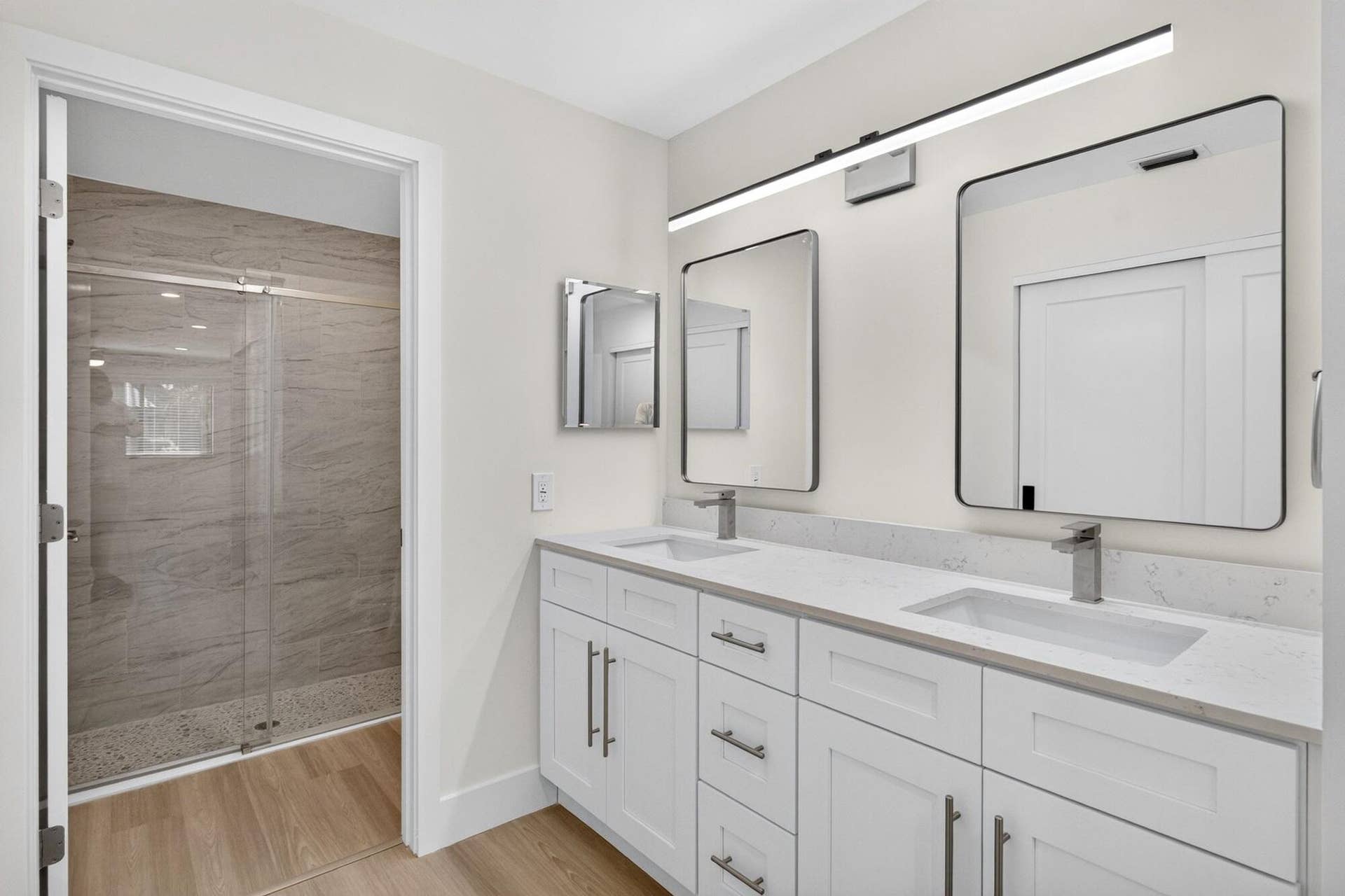 6235 Kings Gate Circle, Delray Beach, FL 33484 09_Bath1_double_vanity