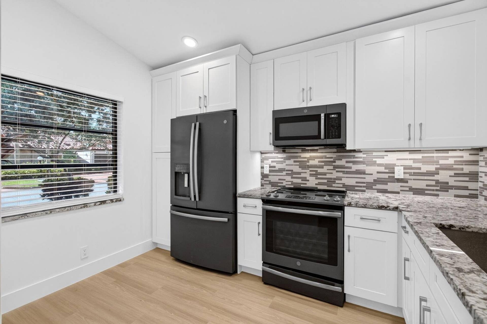 6235 Kings Gate Circle, Delray Beach, FL 33484 04_Kitchen_appliances