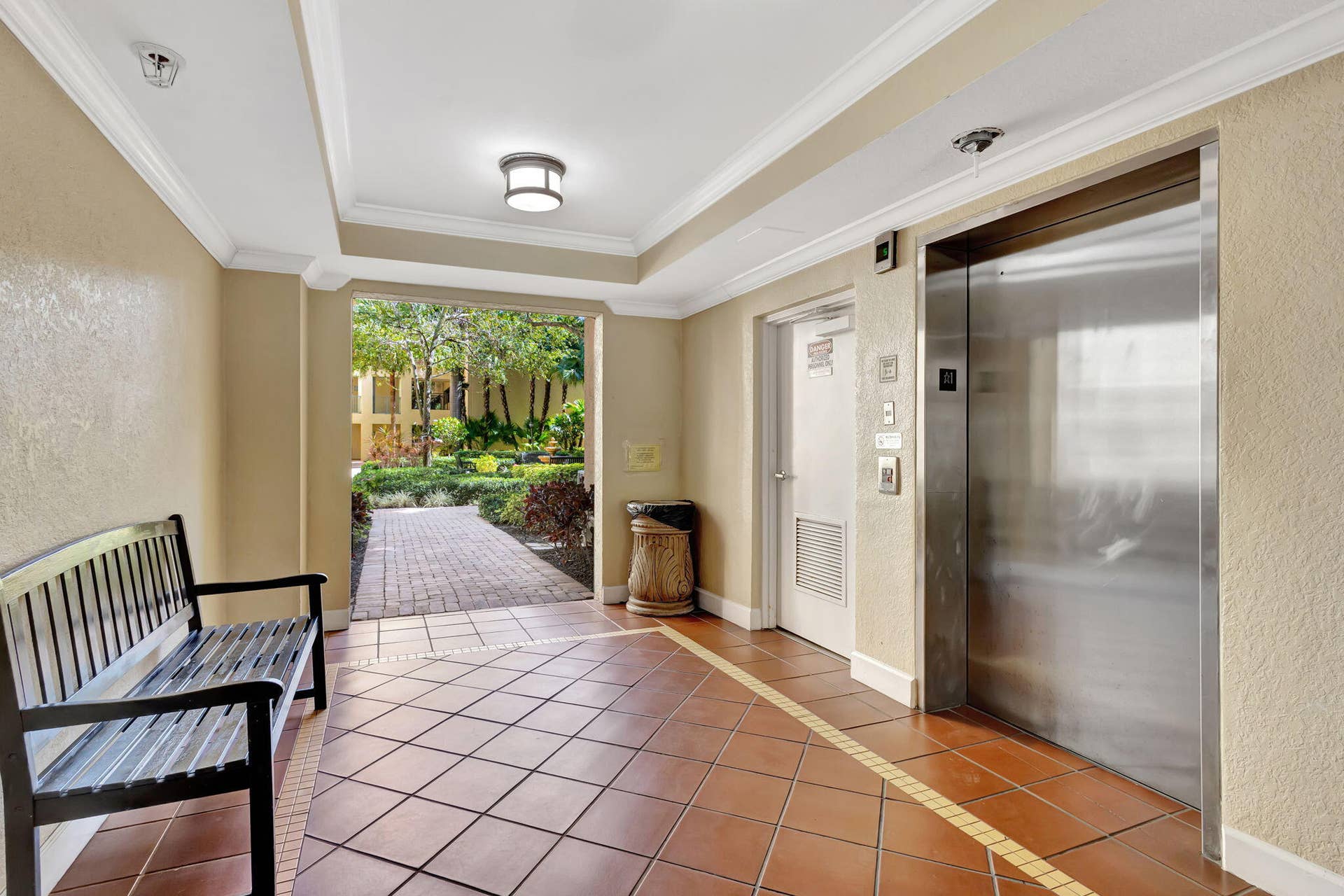 720 S SAPODILLA Avenue, #101, West Palm Beach, FL 33401 34-web-or-mls-1 (206)