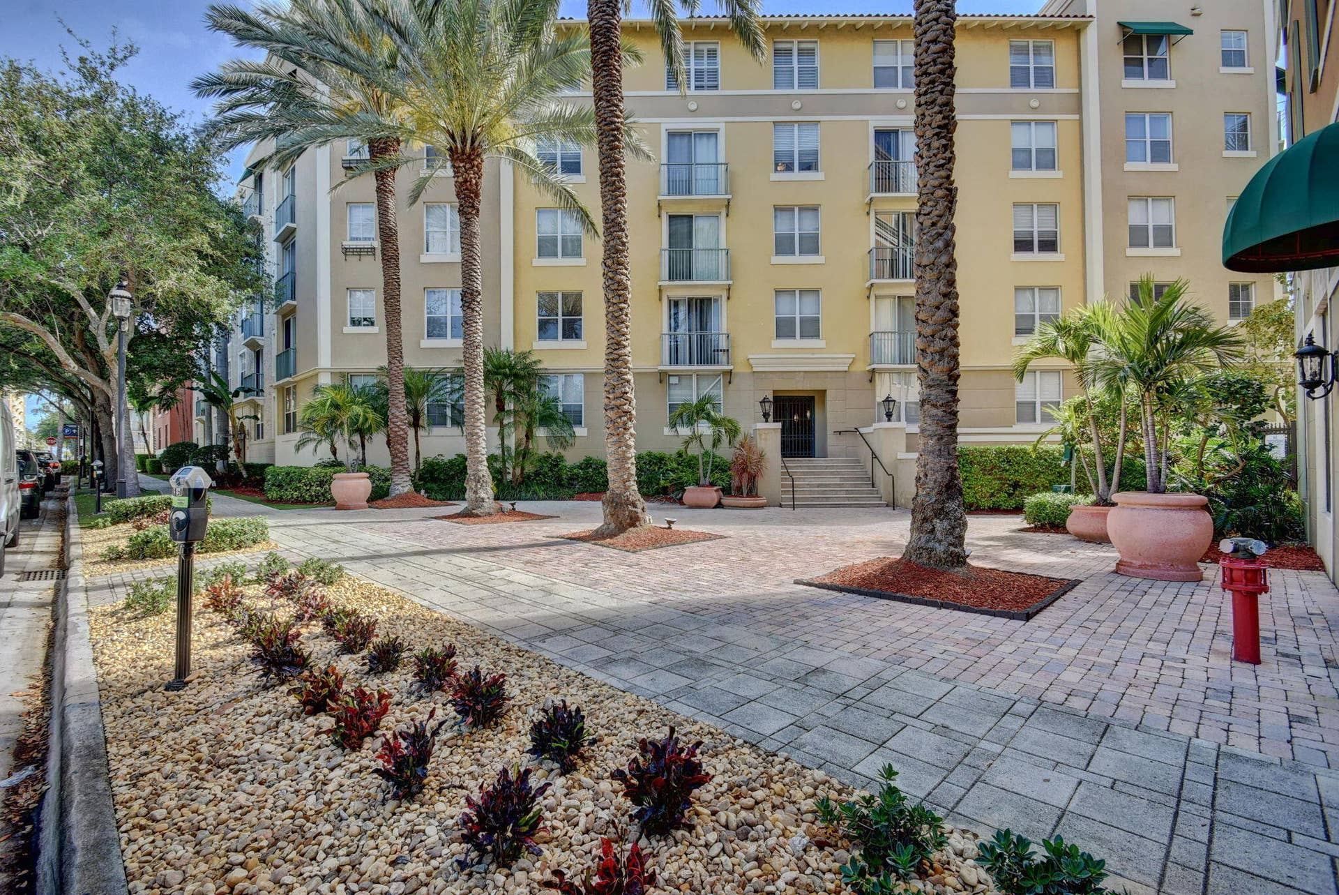 720 S SAPODILLA Avenue, #101, West Palm Beach, FL 33401 36-web-or-mls-02_untitled (2 of 39)